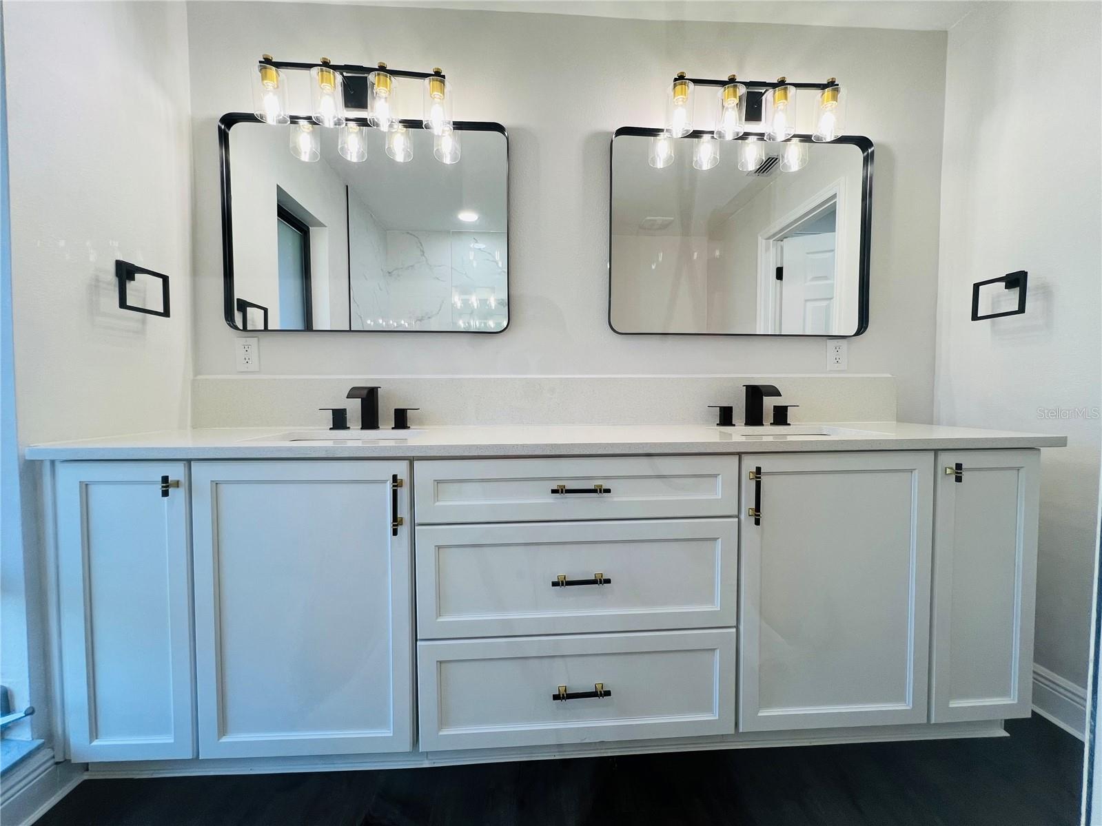 Listing photo id 29 for 545 Westlake Boulevard 64