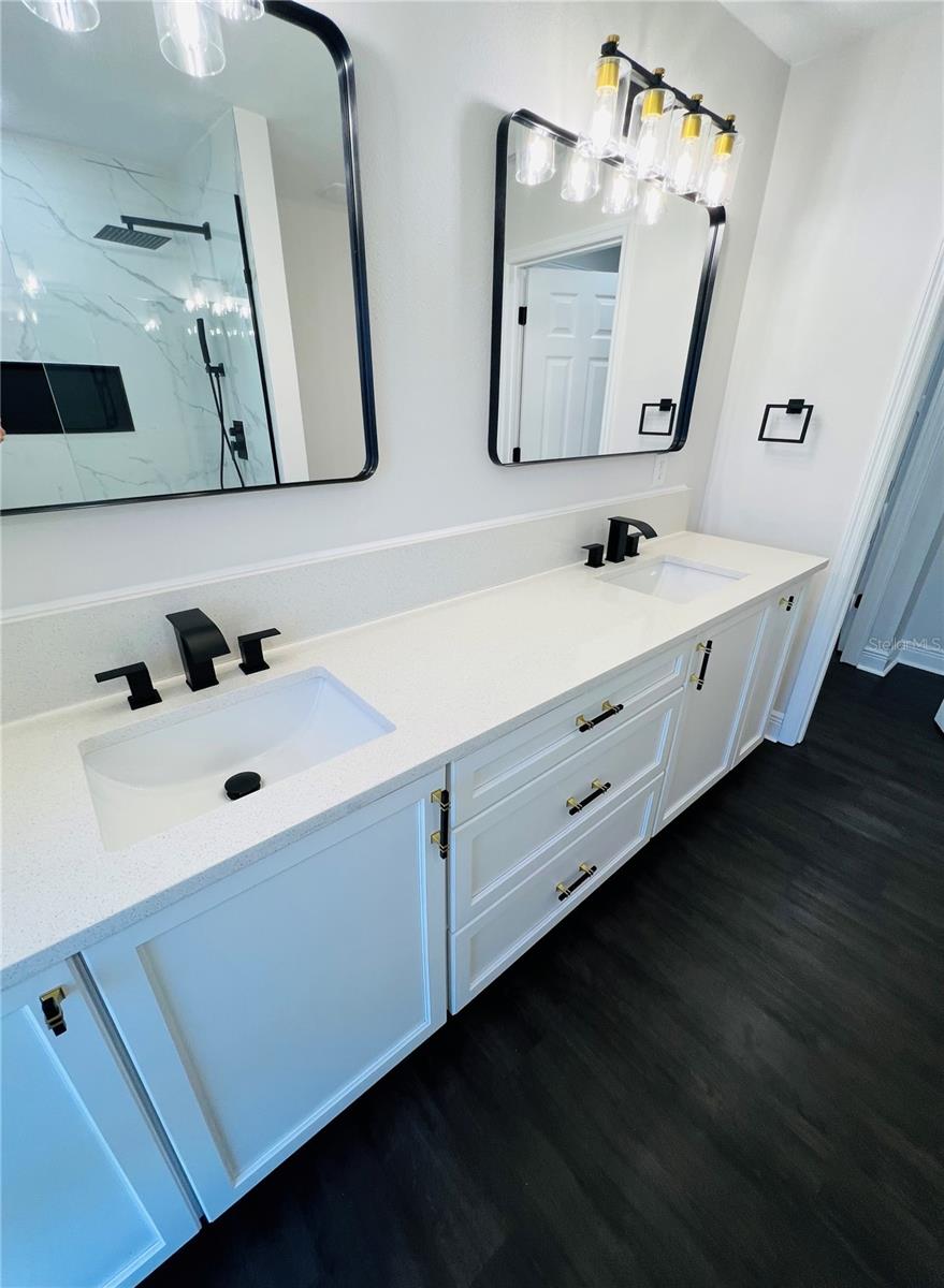 Listing photo id 30 for 545 Westlake Boulevard 64