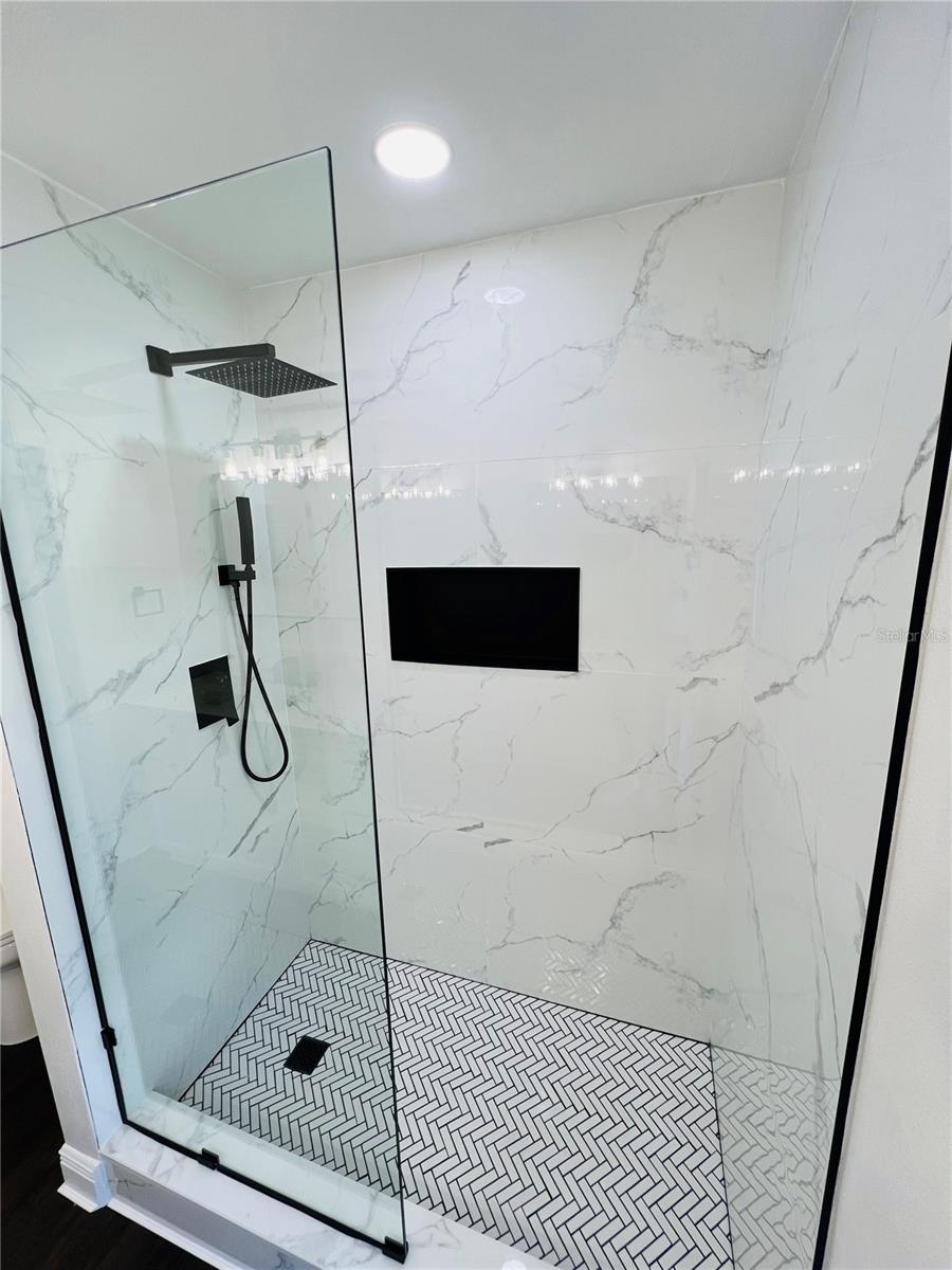 Listing photo id 31 for 545 Westlake Boulevard 64