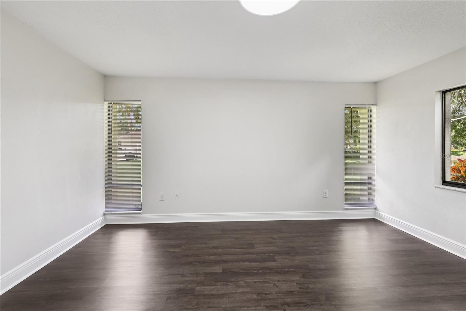 Listing photo id 32 for 545 Westlake Boulevard 64