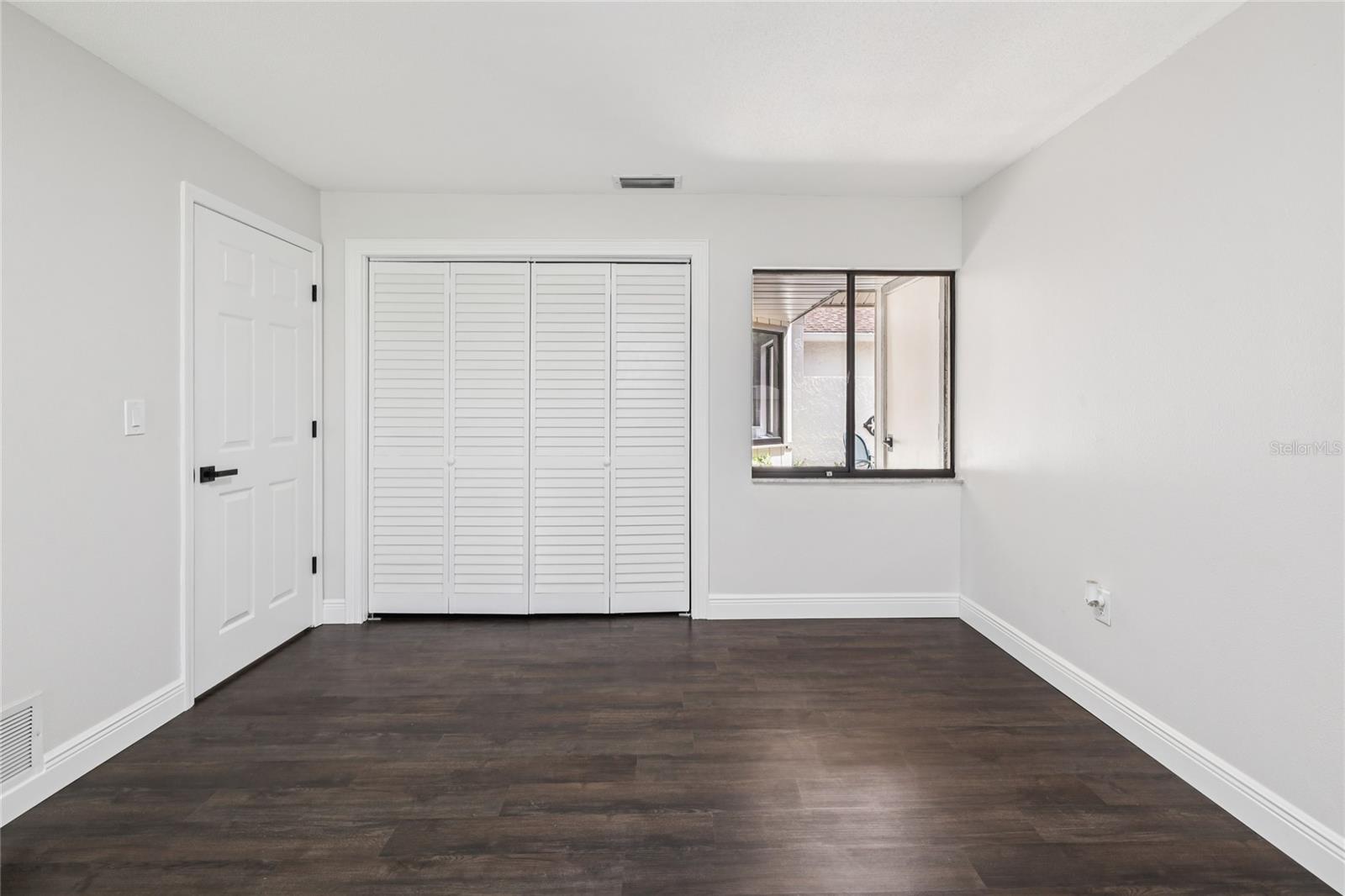 Listing photo id 37 for 545 Westlake Boulevard 64