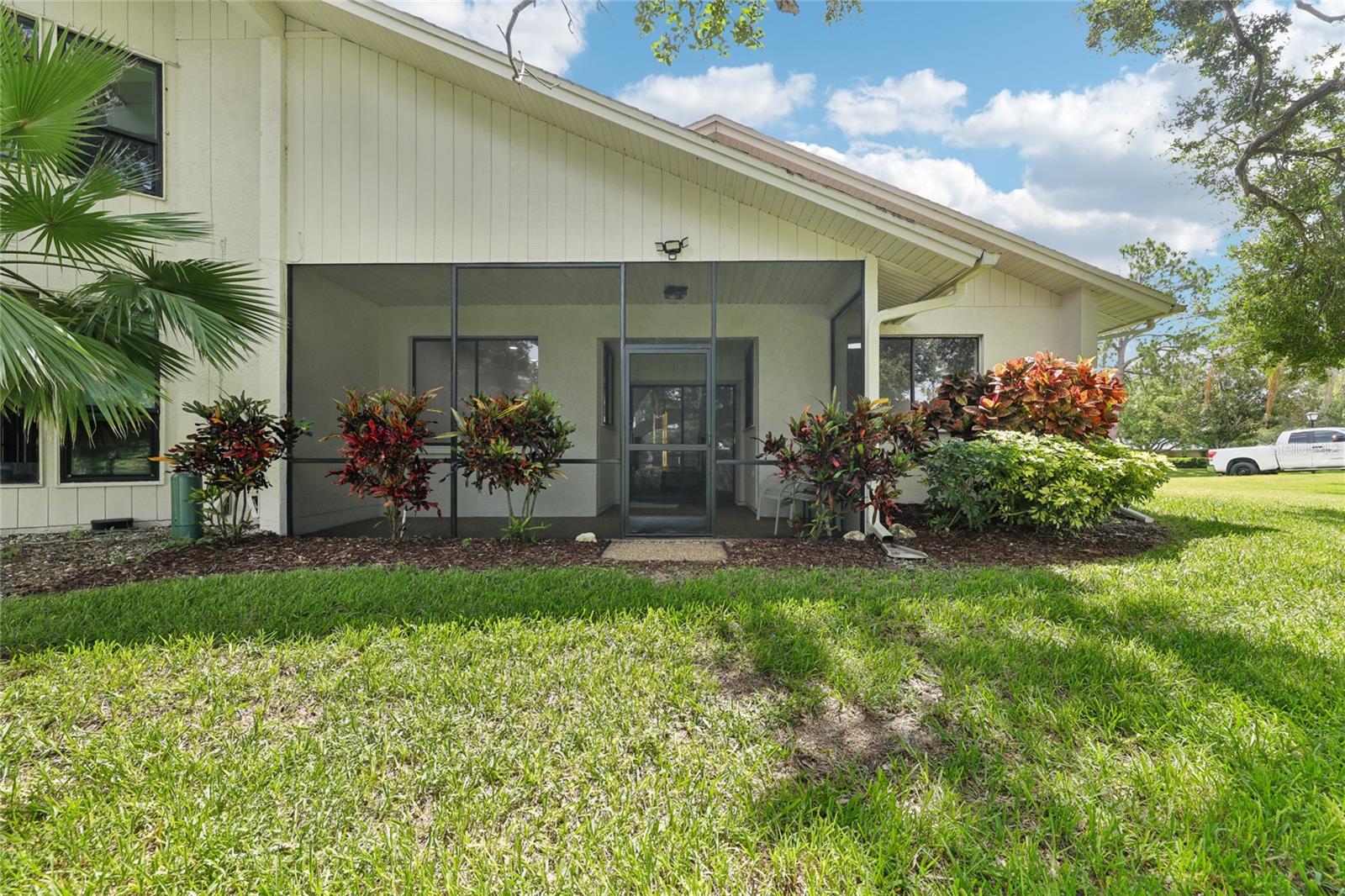 Listing photo id 44 for 545 Westlake Boulevard 64
