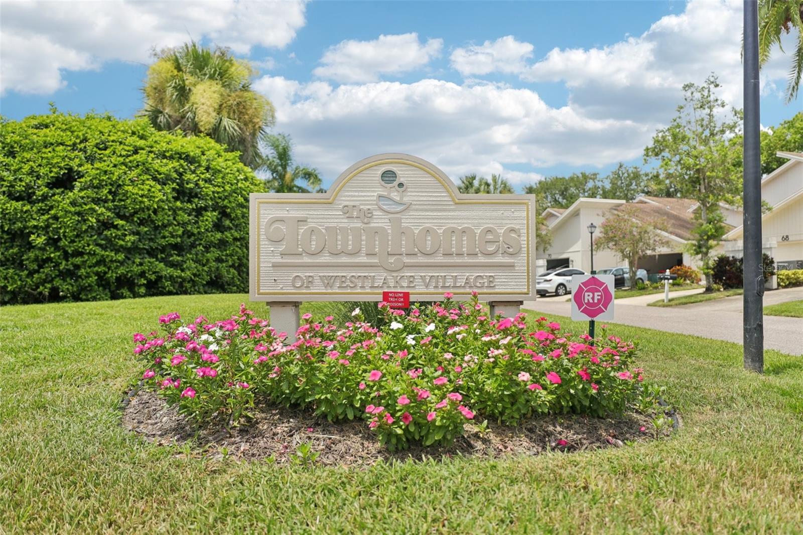Listing photo id 3 for 545 Westlake Boulevard 64