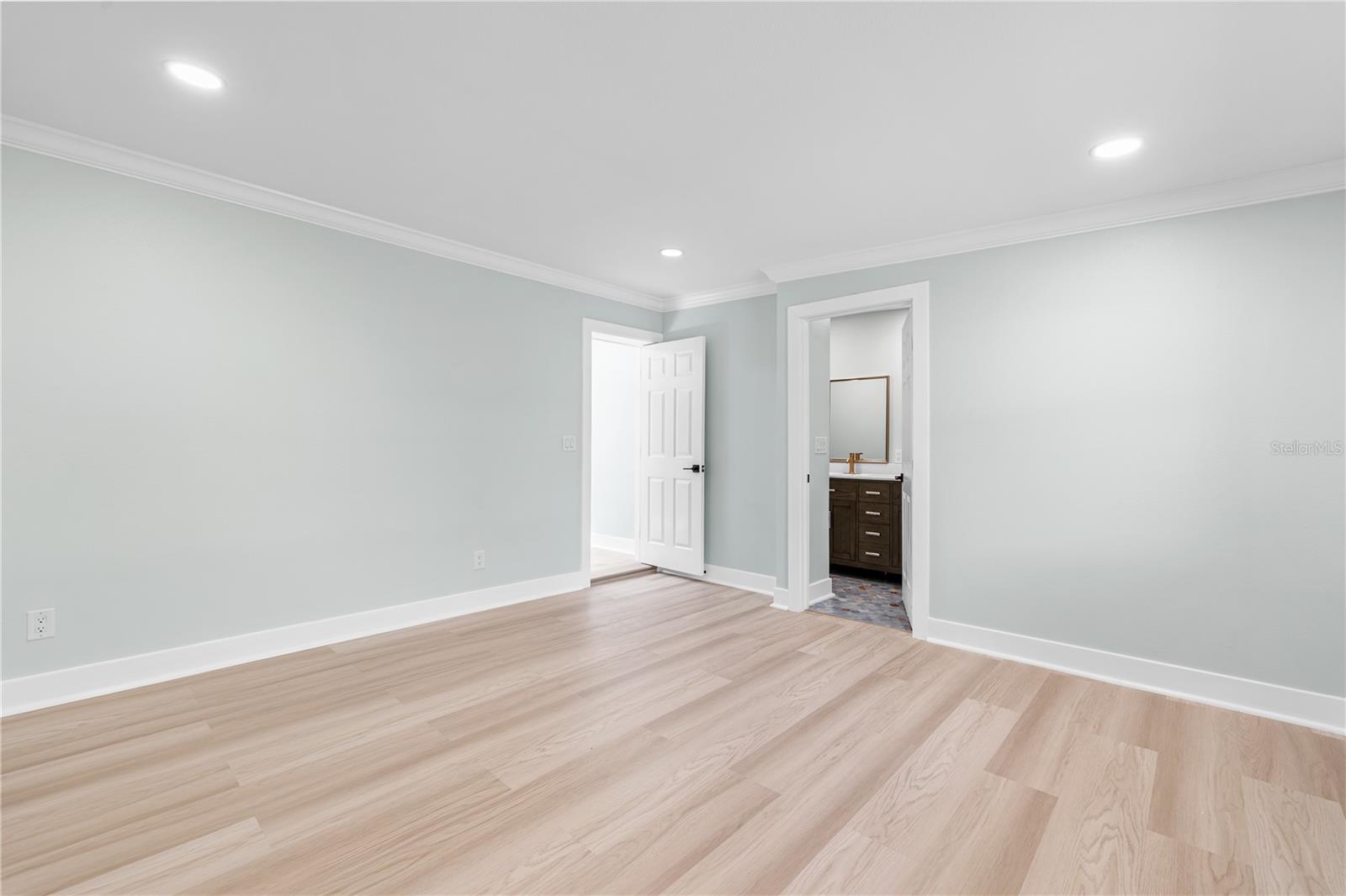 Image 18 of 36 For 4811 Juanita Way S