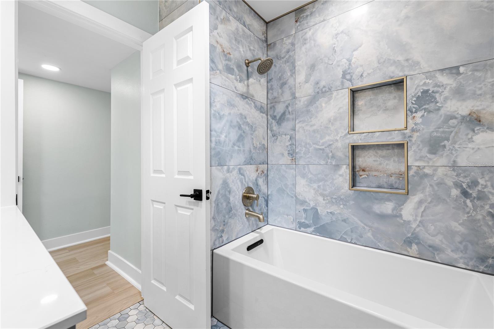 Image 21 of 36 For 4811 Juanita Way S
