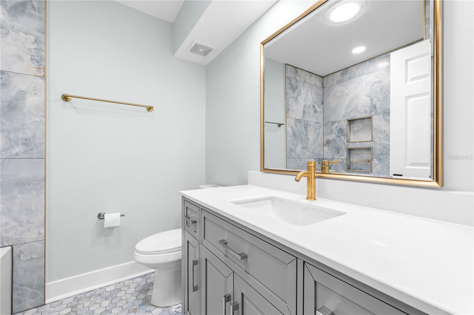 Image 22 of 36 For 4811 Juanita Way S