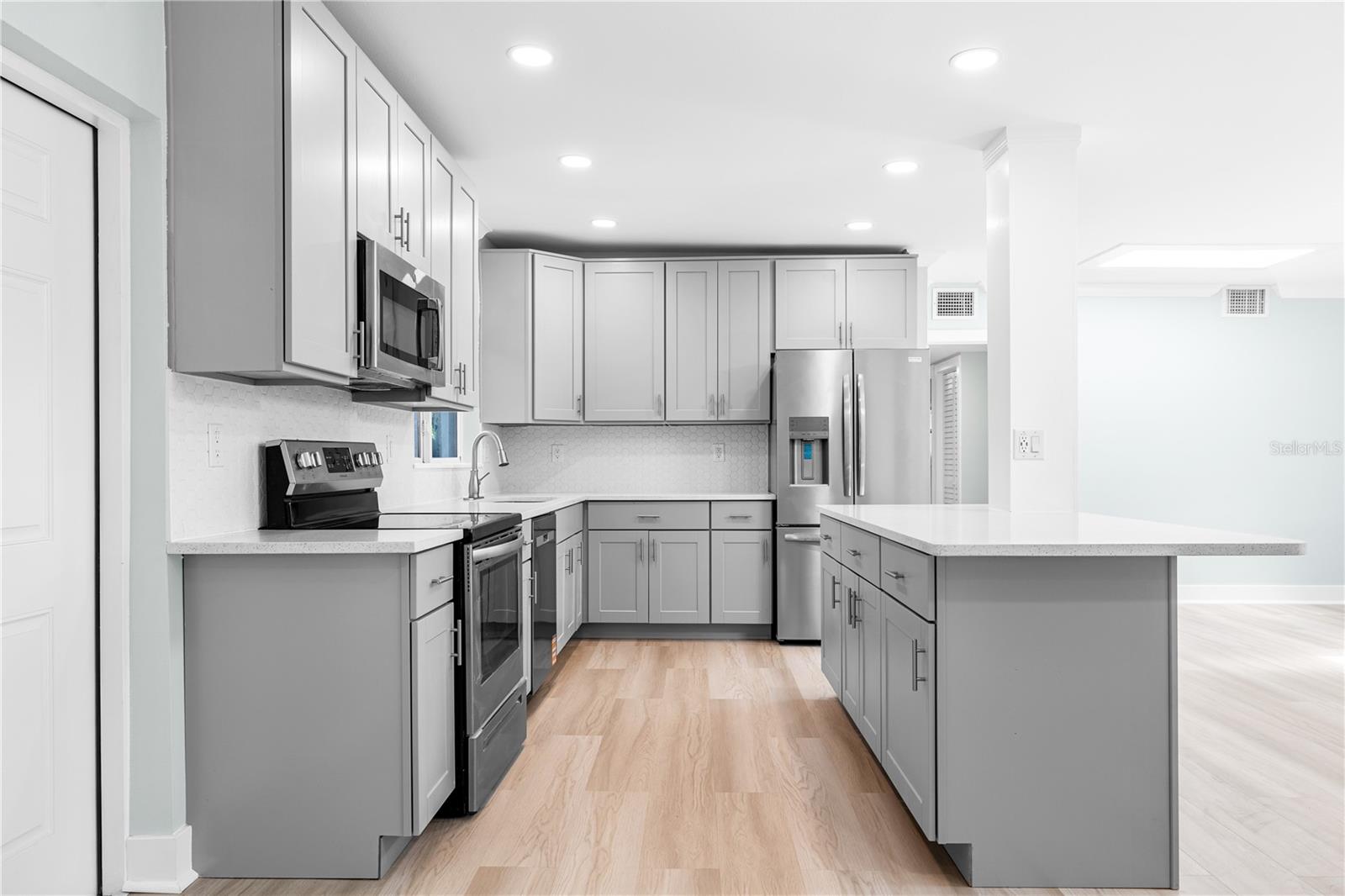 Image 3 of 36 For 4811 Juanita Way S