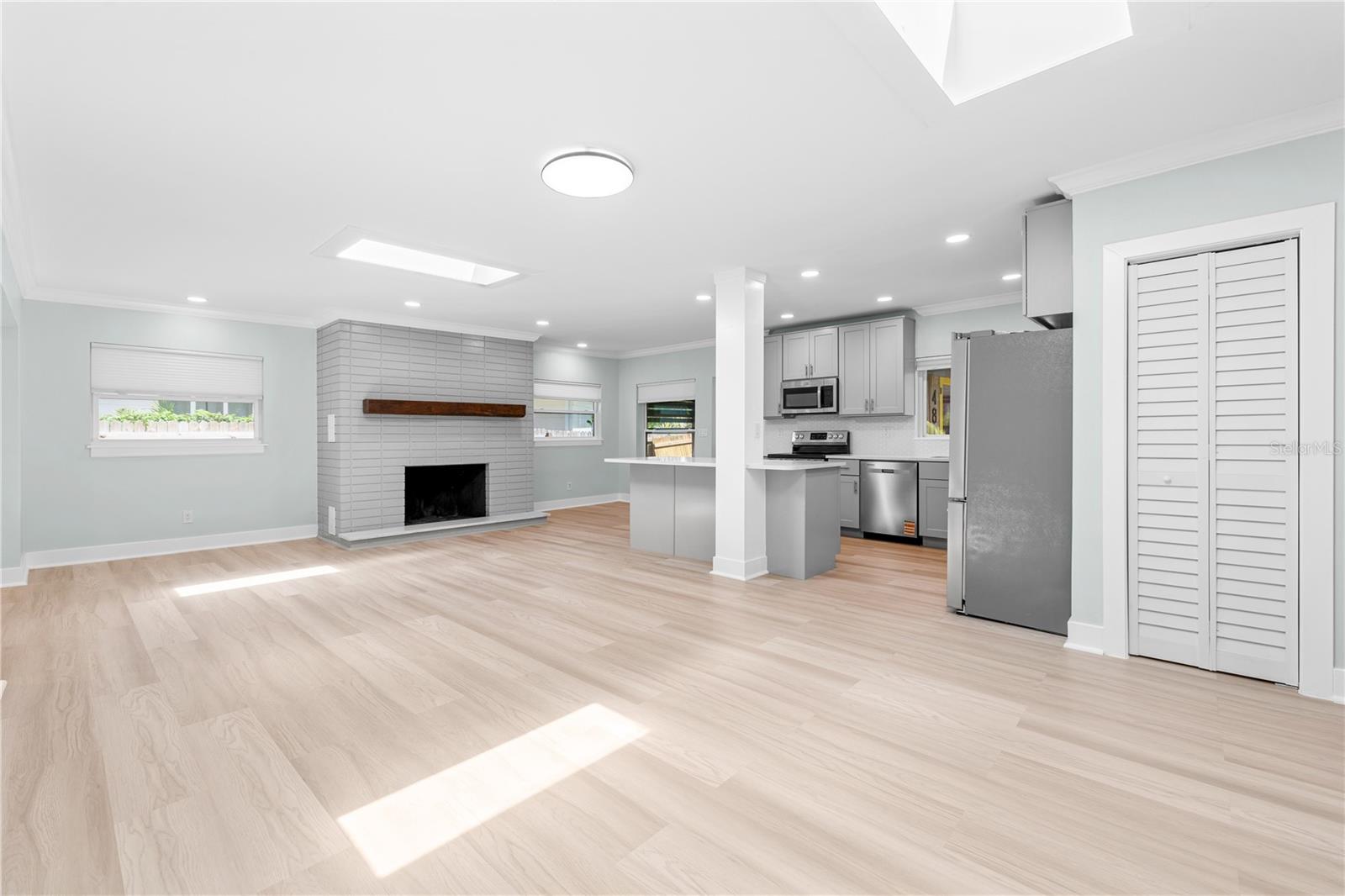 Image 9 of 36 For 4811 Juanita Way S