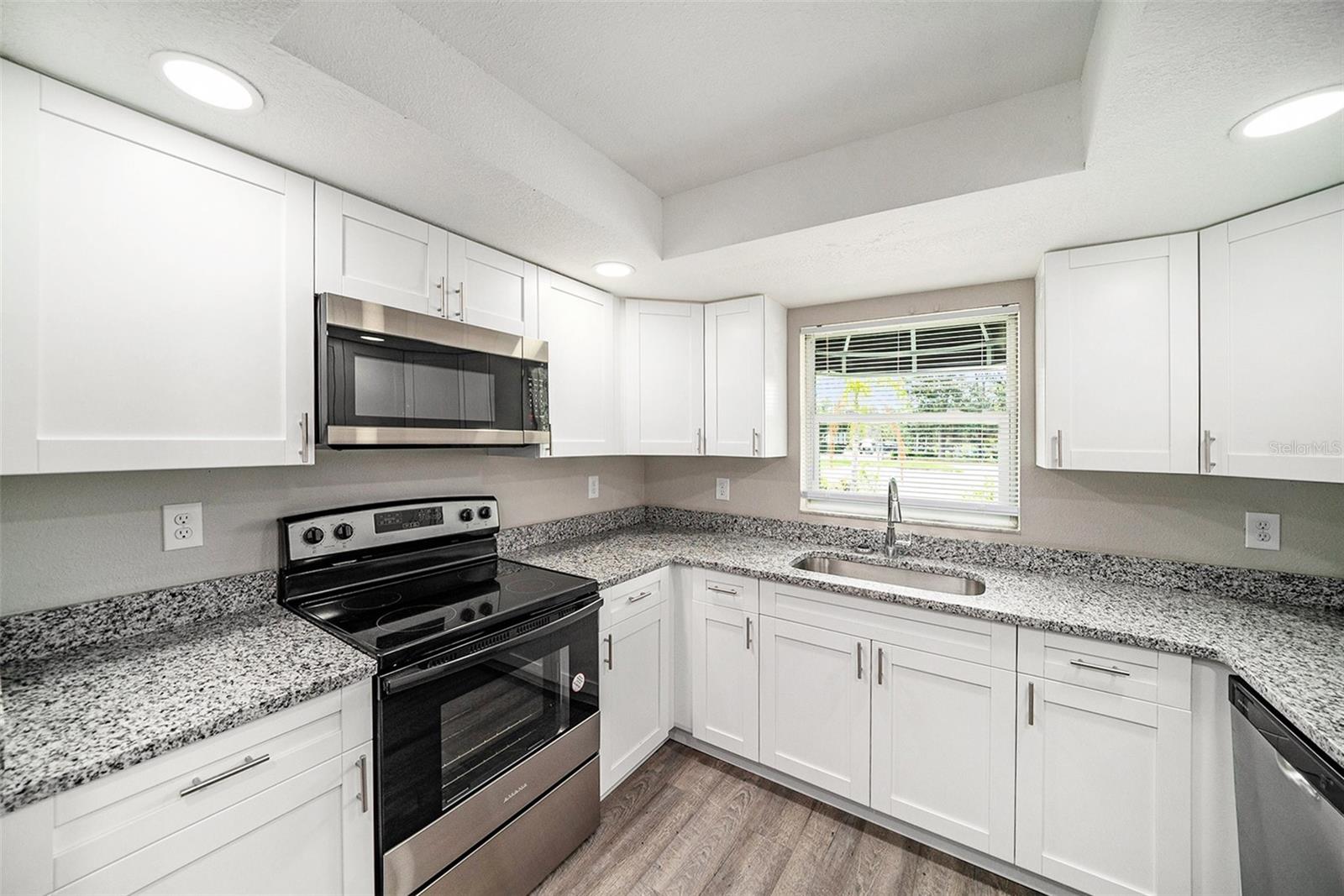 Listing photo id 8 for 11911 Pine Forest Drive