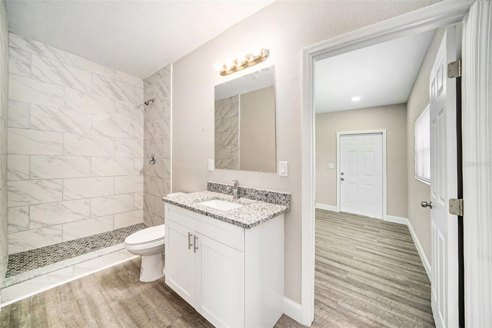 Listing photo id 15 for 11911 Pine Forest Drive
