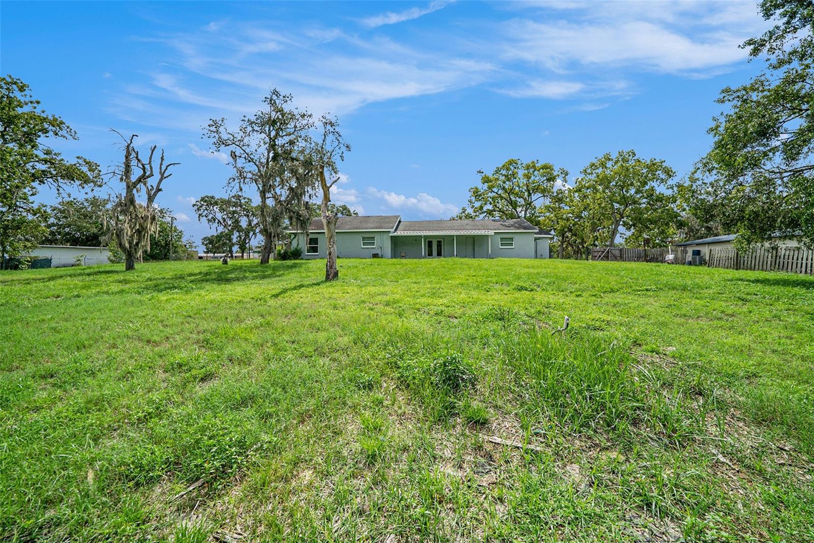 Listing photo id 19 for 11911 Pine Forest Drive