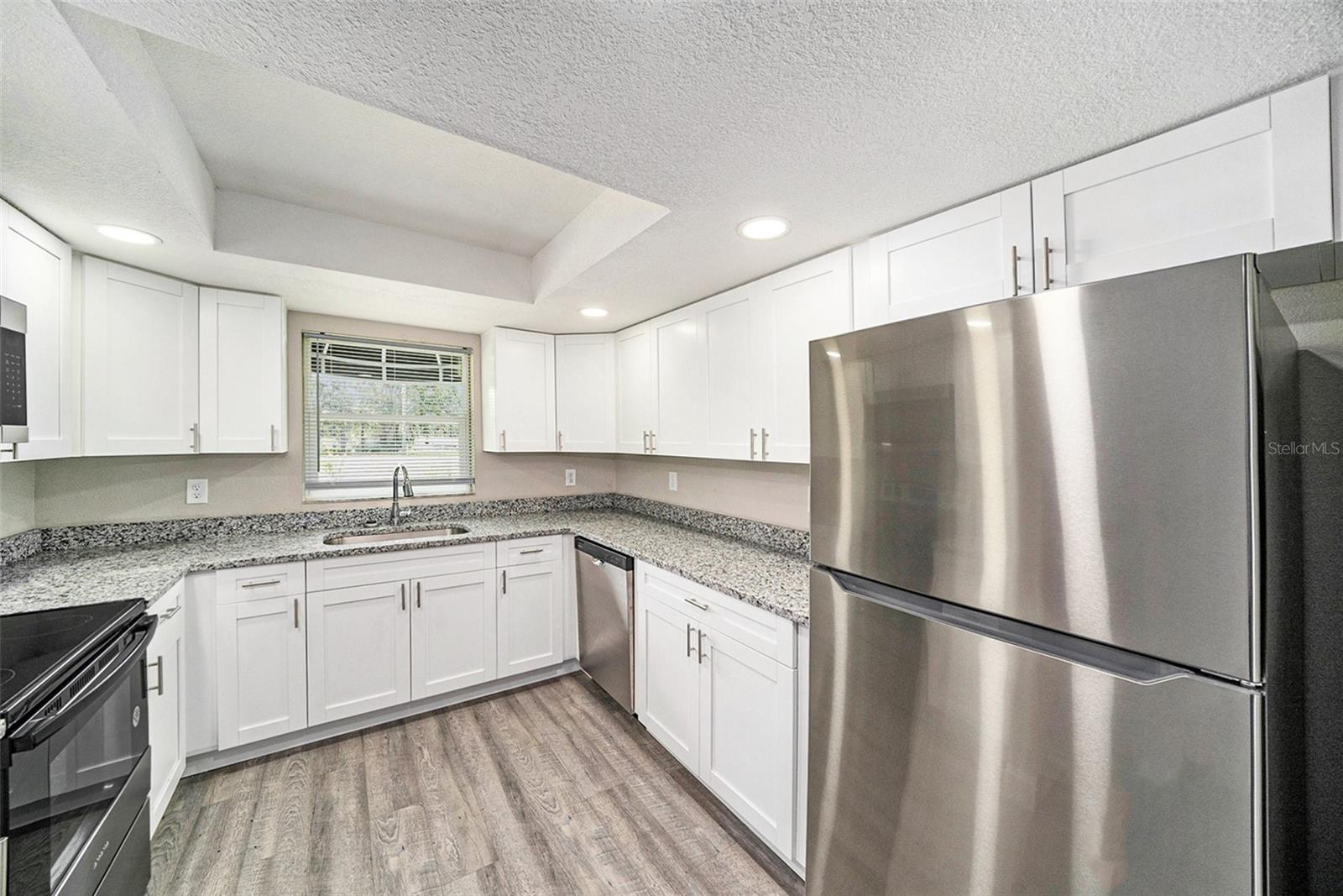 Listing photo id 1 for 11911 Pine Forest Drive