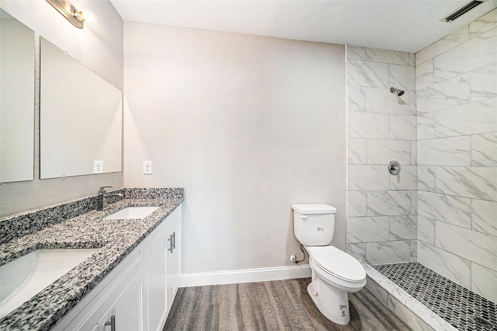 Listing photo id 2 for 11911 Pine Forest Drive