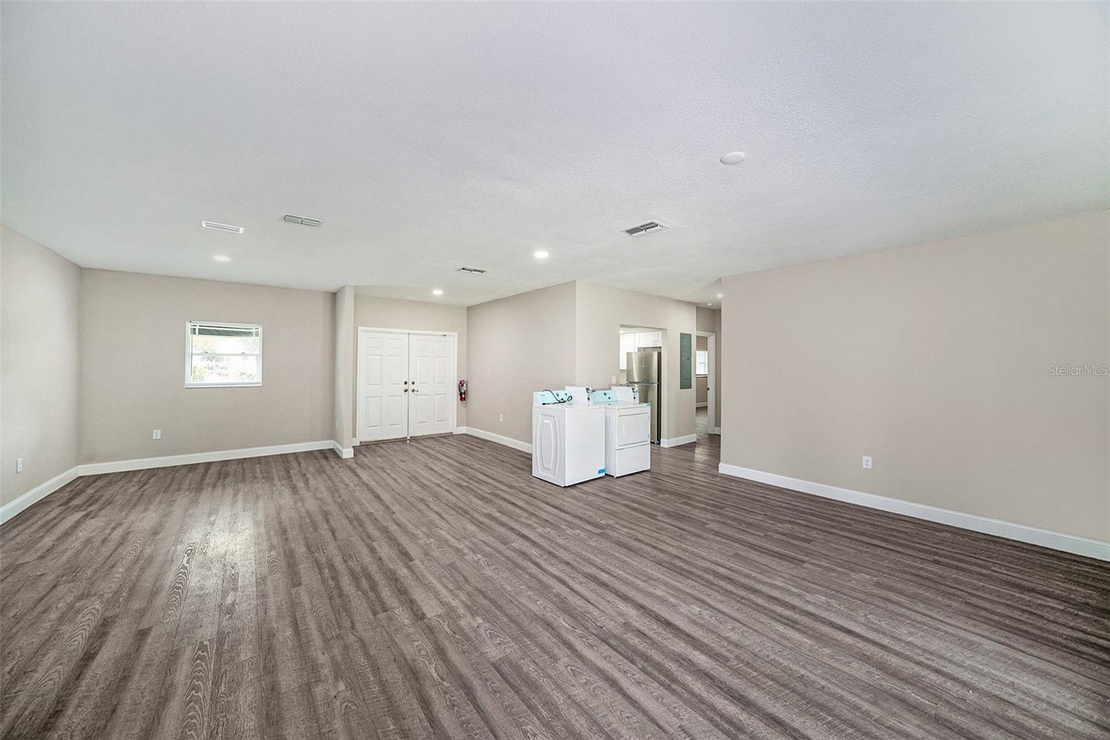Listing photo id 3 for 11911 Pine Forest Drive