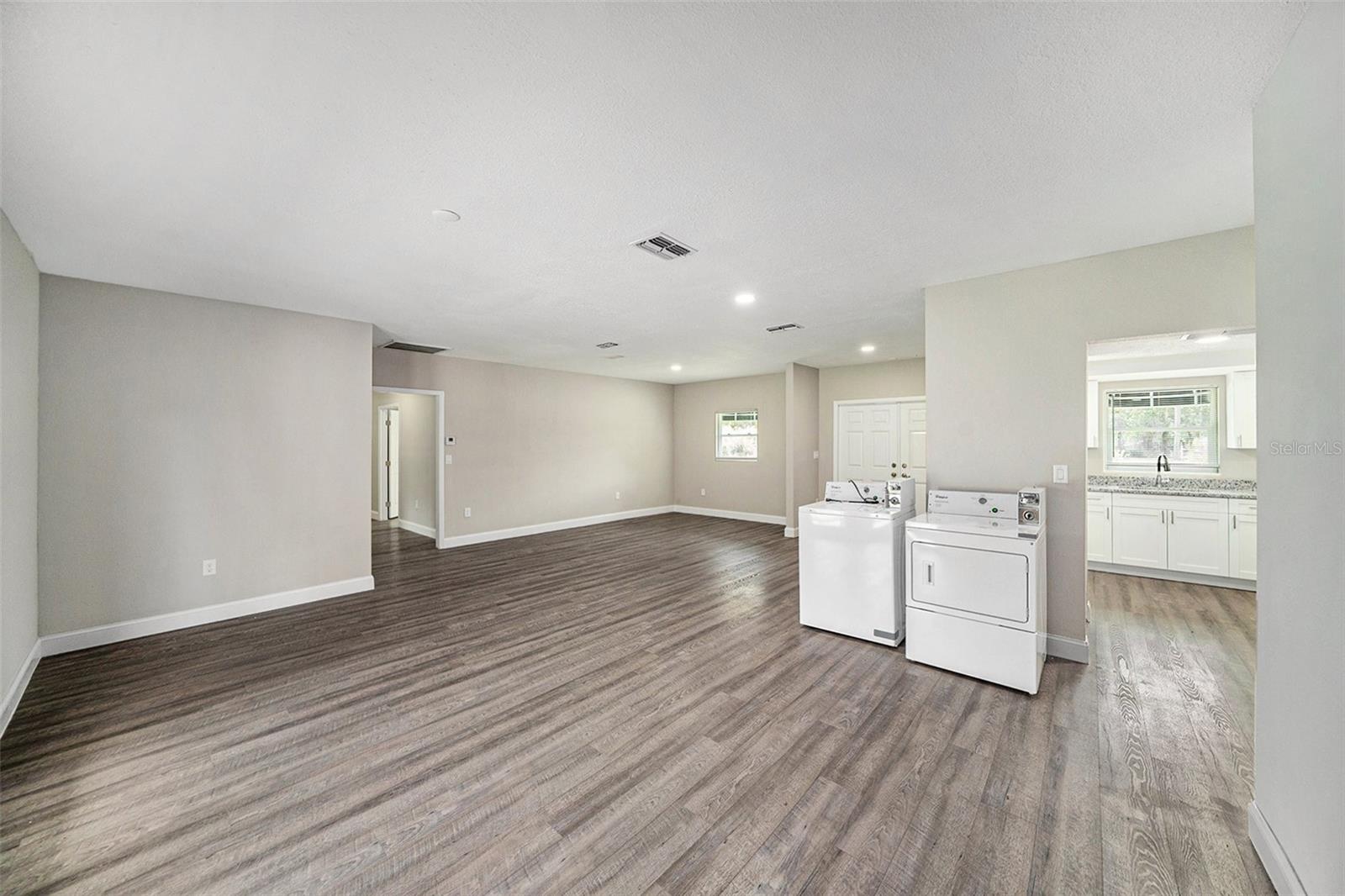 Listing photo id 4 for 11911 Pine Forest Drive