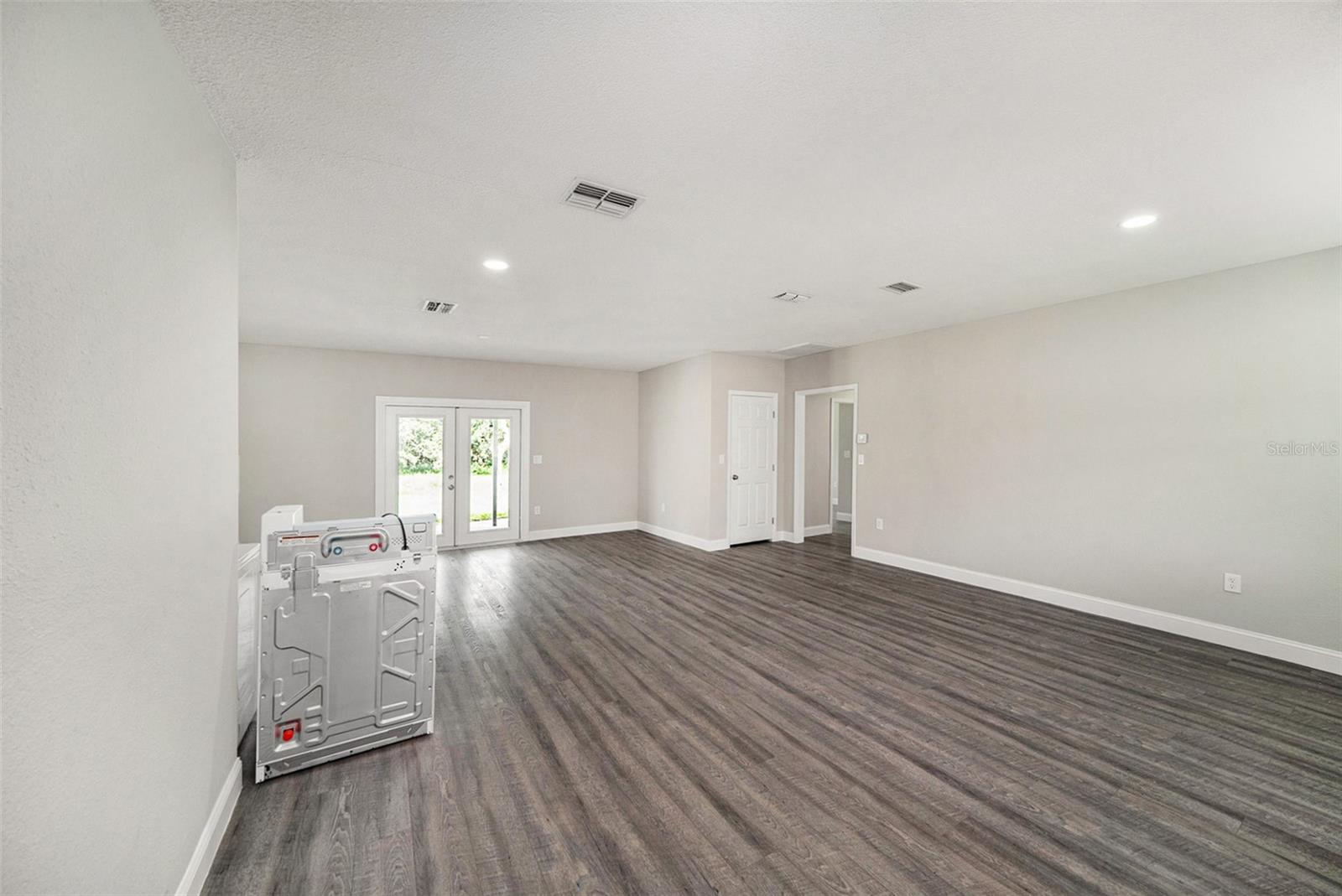 Listing photo id 5 for 11911 Pine Forest Drive