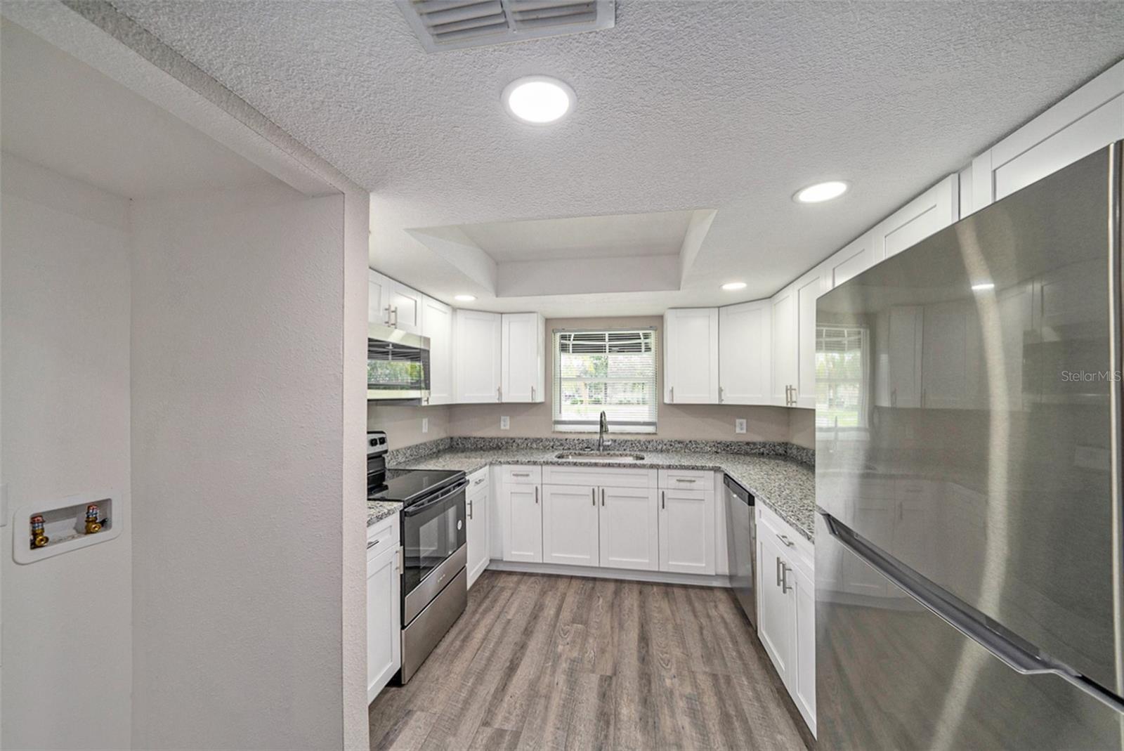 Listing photo id 7 for 11911 Pine Forest Drive