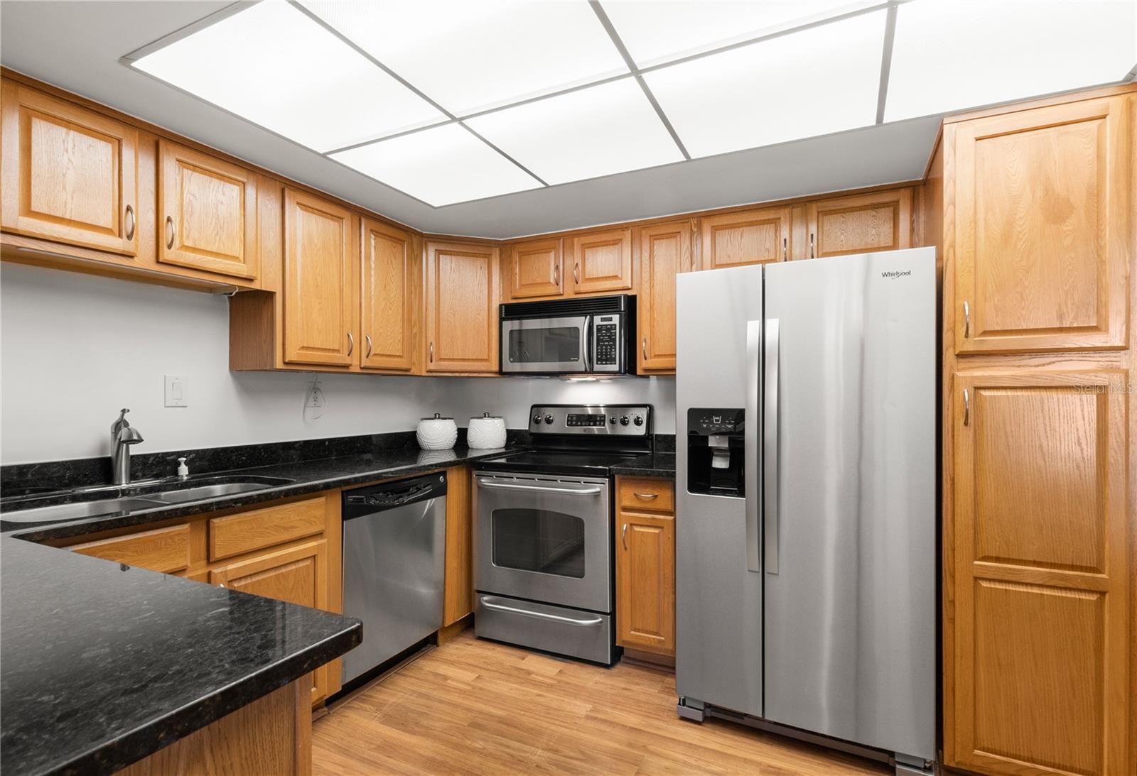 Listing photo id 8 for 400 Island Way 503