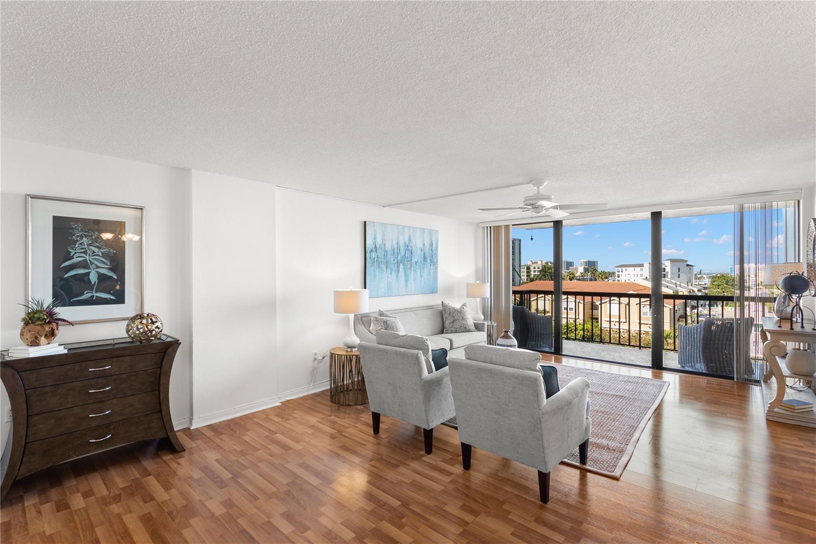 Listing photo id 1 for 400 Island Way 503