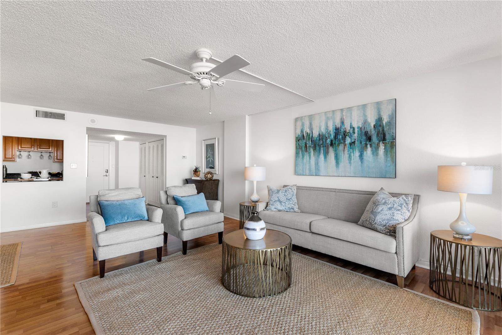 Listing photo id 3 for 400 Island Way 503