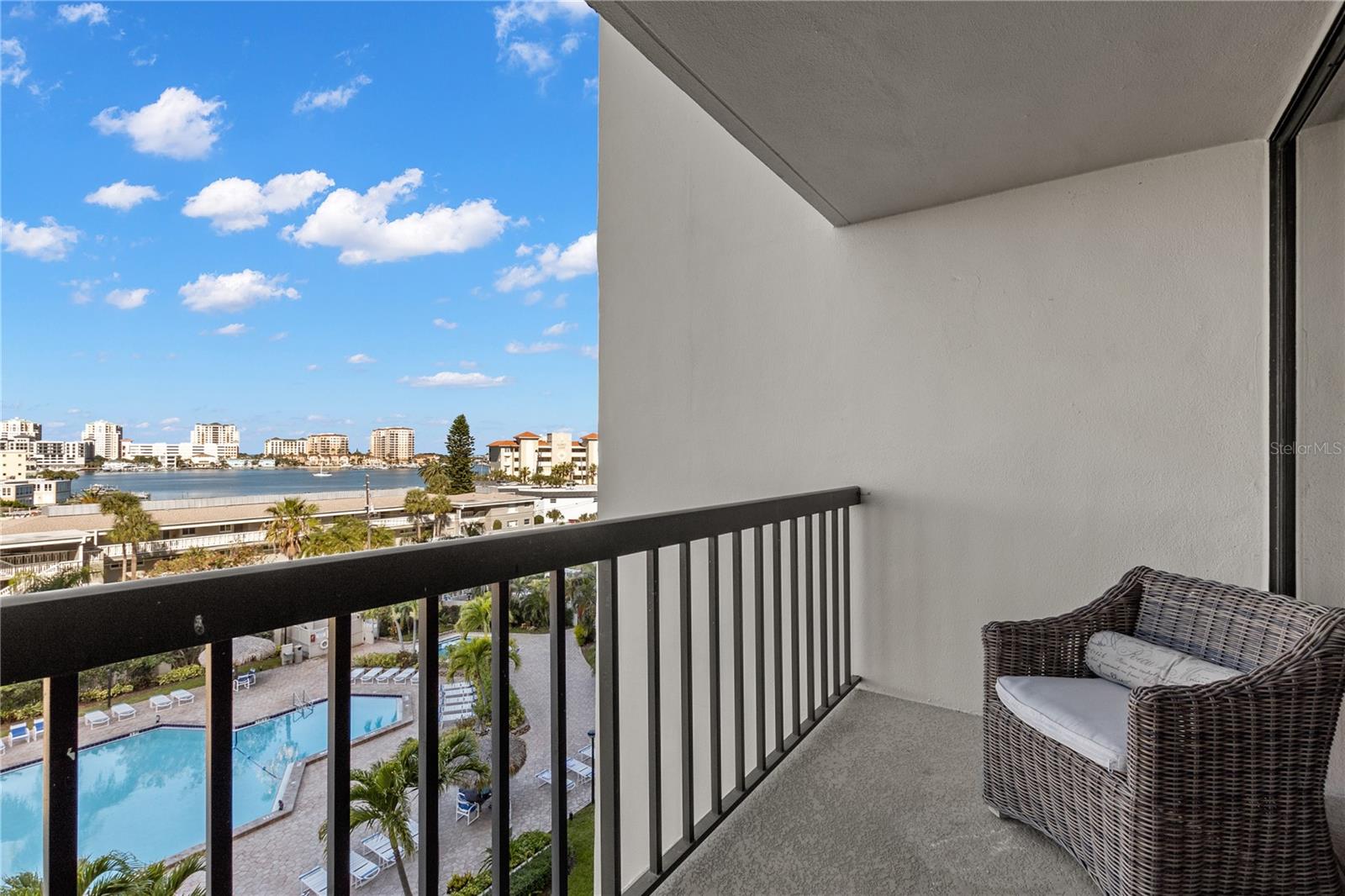 Listing photo id 4 for 400 Island Way 503