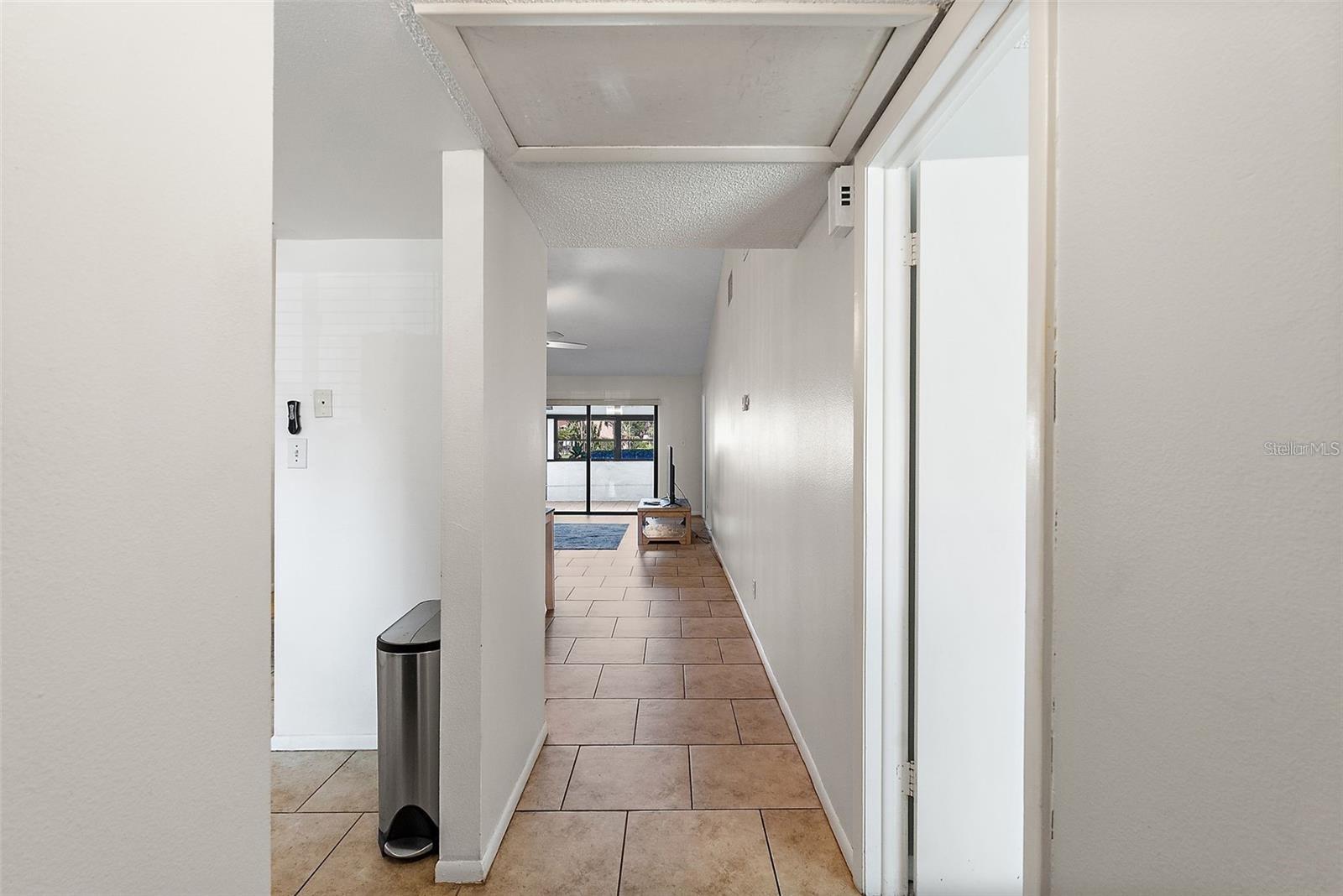 Listing photo id 11 for 9737 86th Avenue