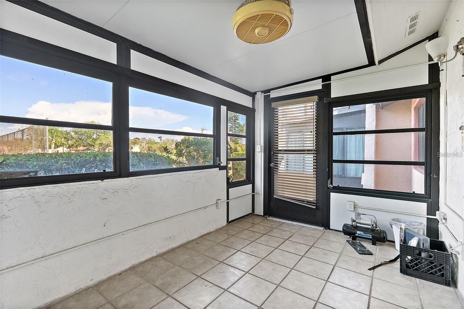 Listing photo id 20 for 9737 86th Avenue