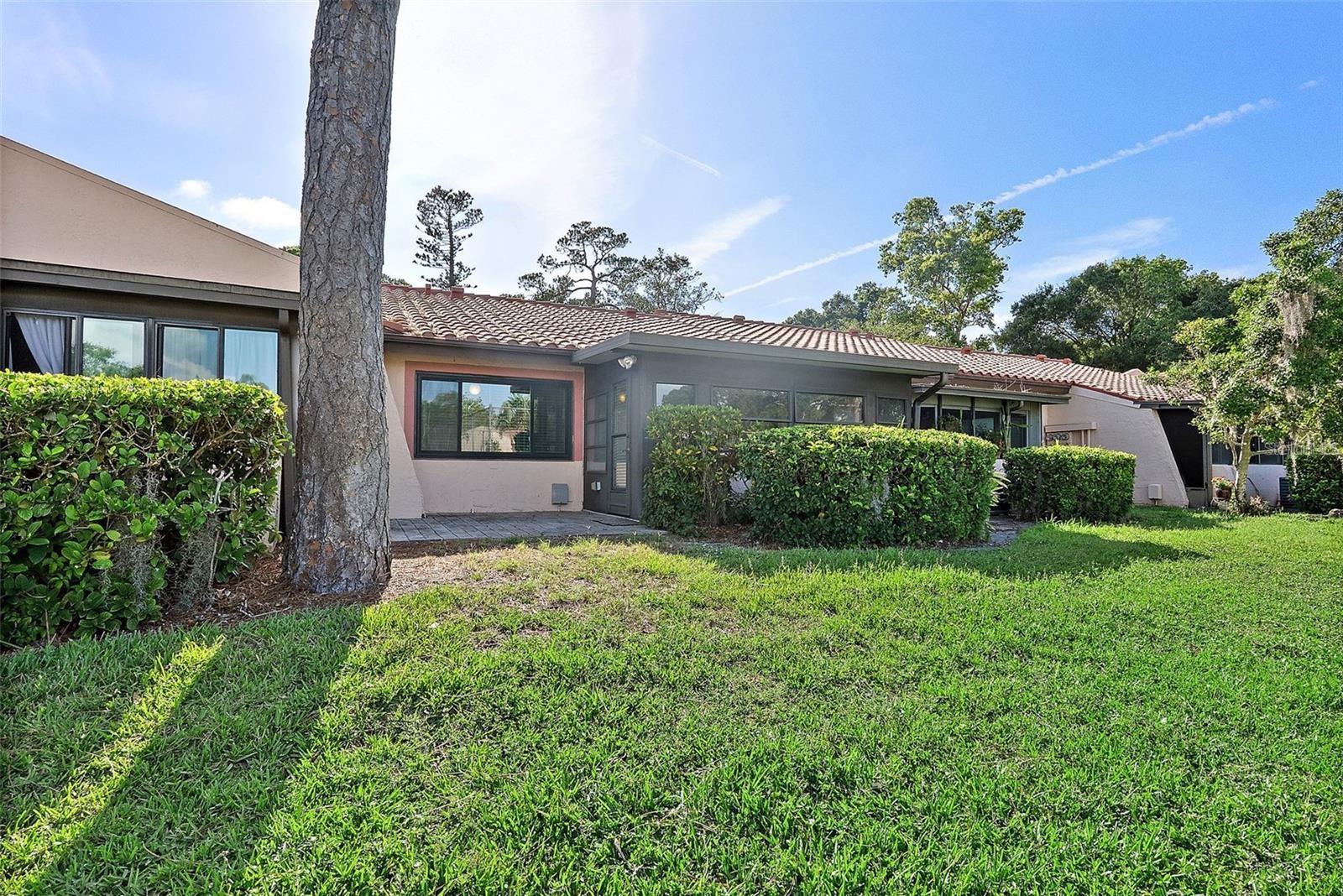 Listing photo id 25 for 9737 86th Avenue