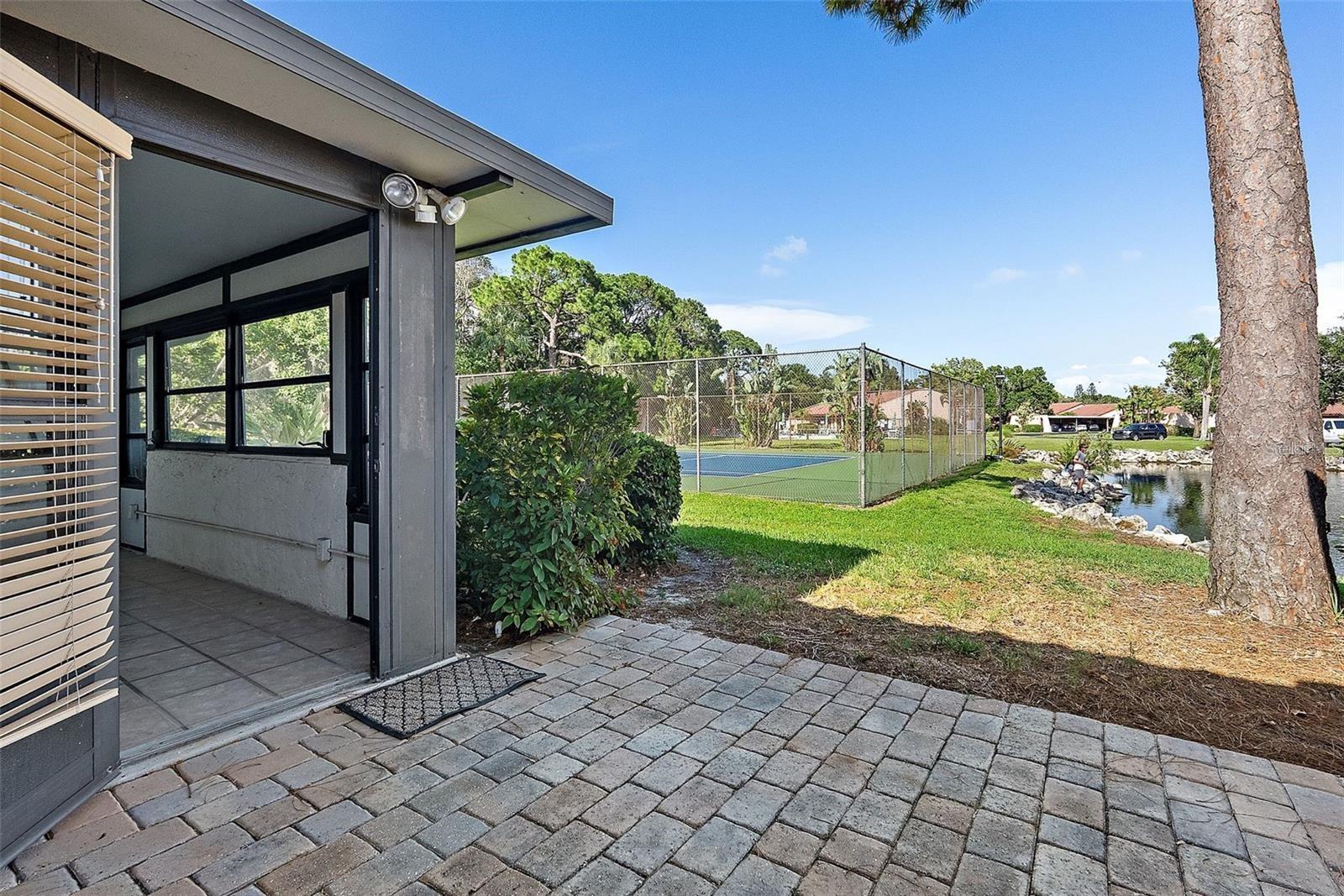 Listing photo id 26 for 9737 86th Avenue