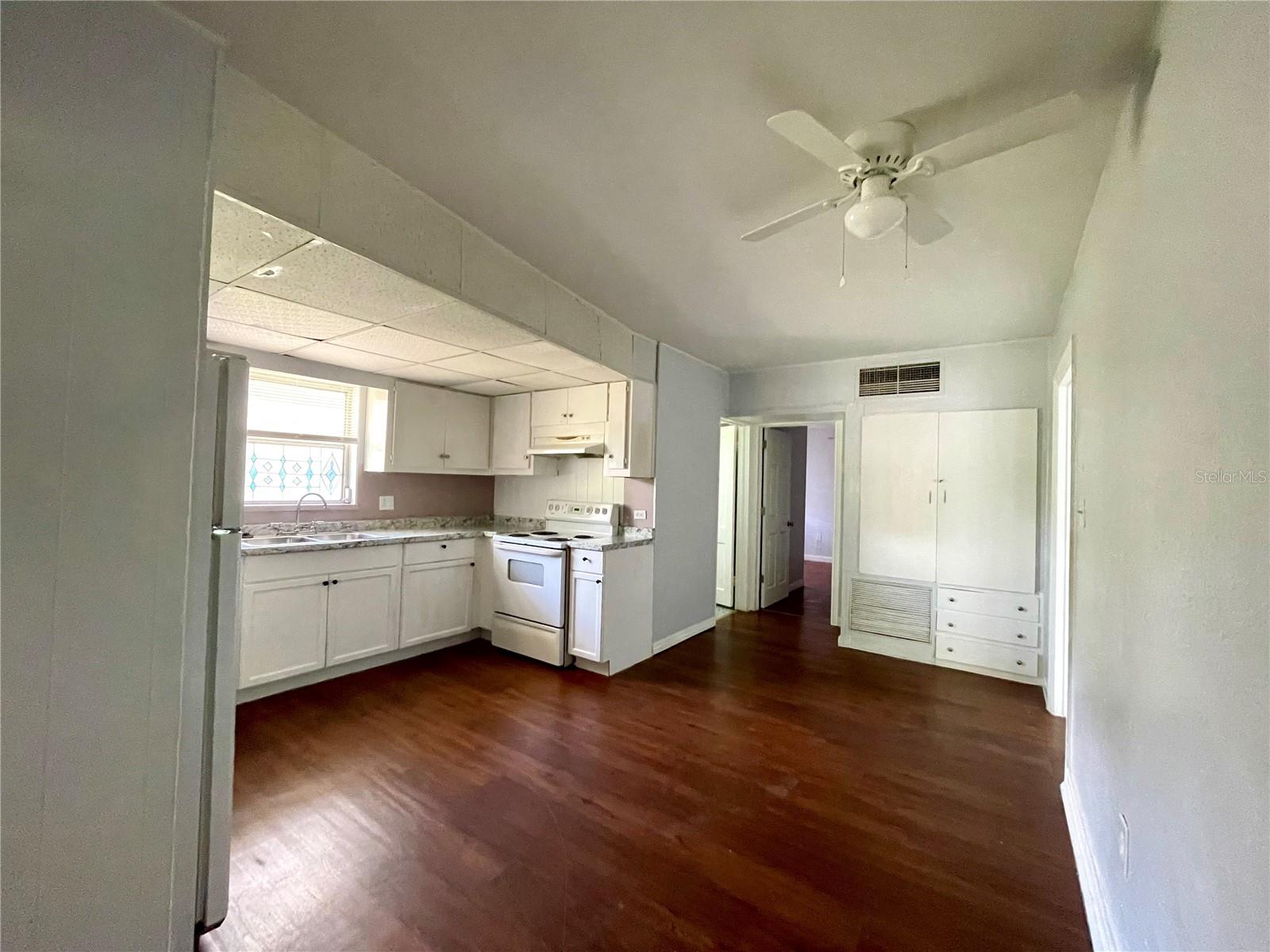 Image 8 of 15 For 401 1st Avenue 409