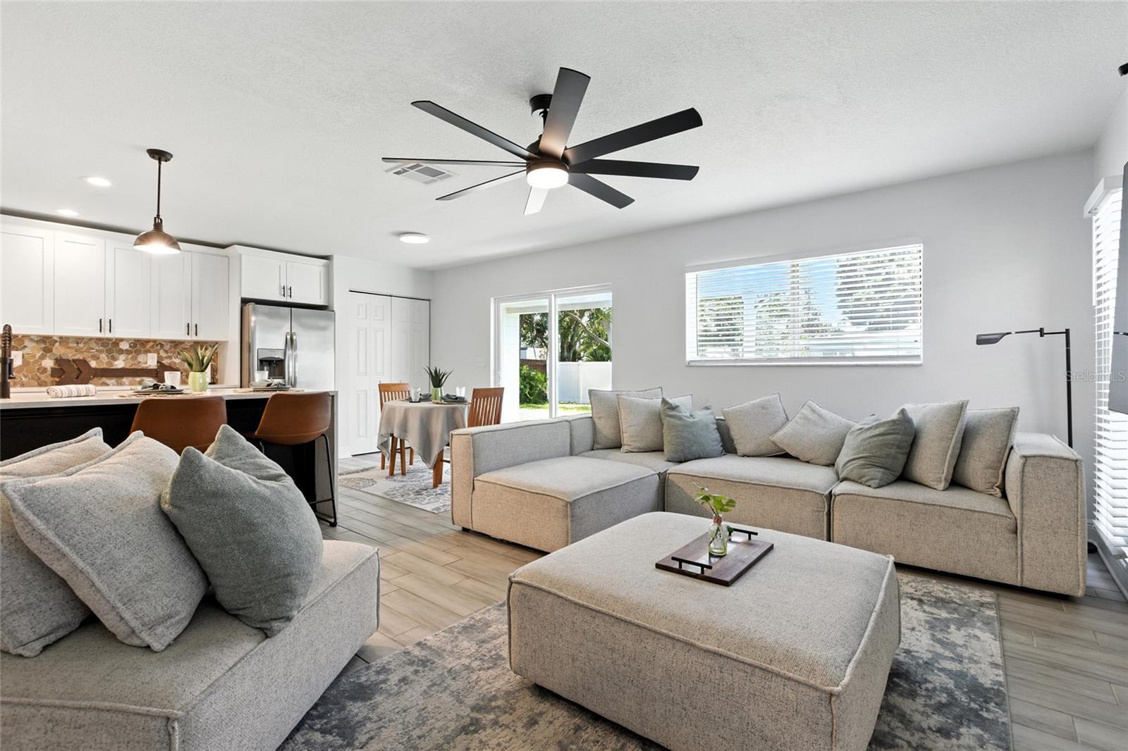Listing photo id 15 for 10302 Oakhaven Drive