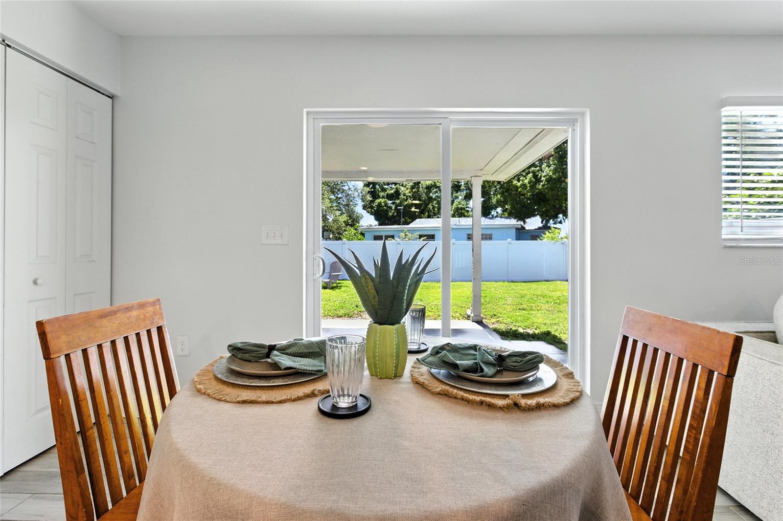 Listing photo id 18 for 10302 Oakhaven Drive
