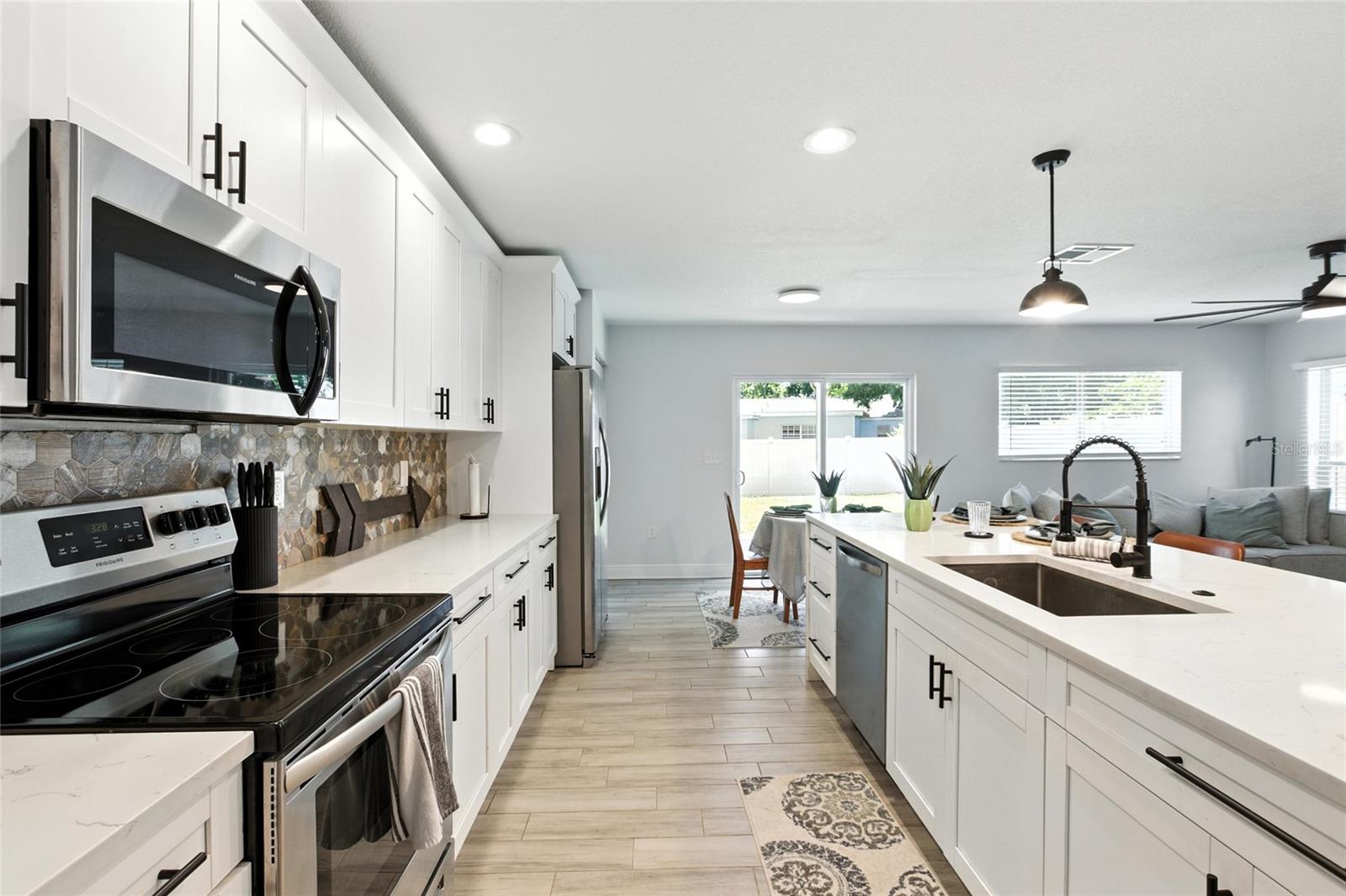 Listing photo id 20 for 10302 Oakhaven Drive