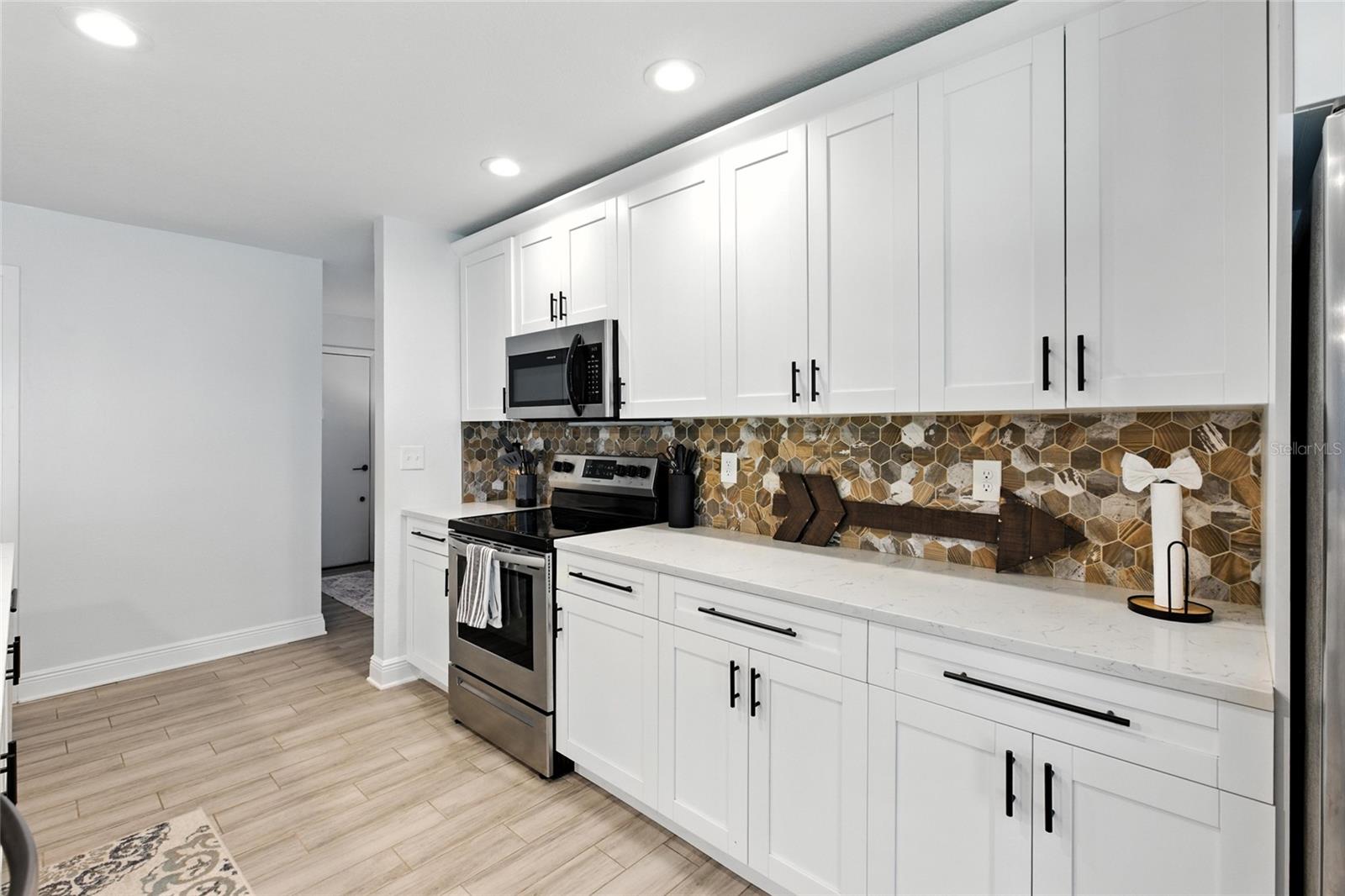 Listing photo id 21 for 10302 Oakhaven Drive