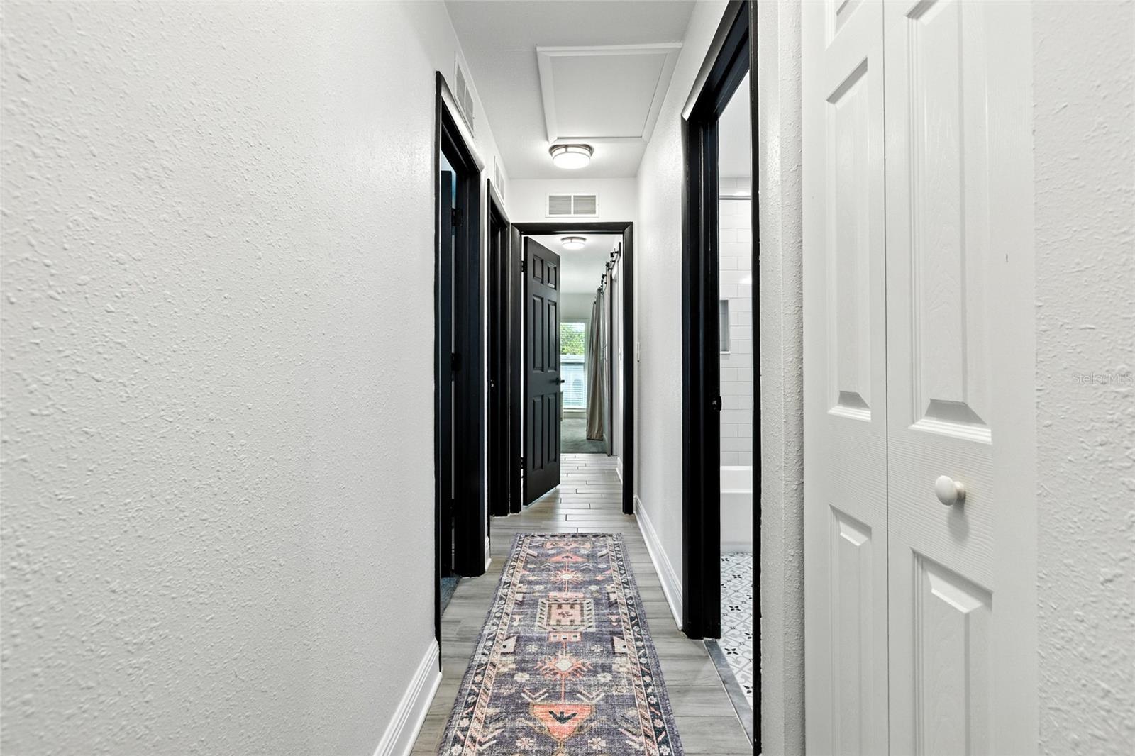 Listing photo id 27 for 10302 Oakhaven Drive