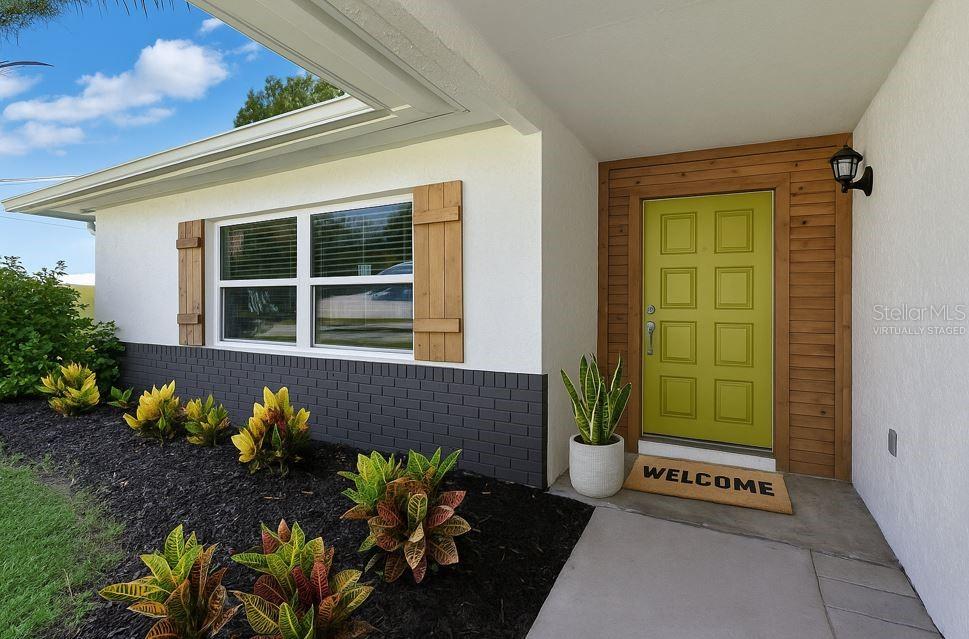 Listing photo id 1 for 10302 Oakhaven Drive