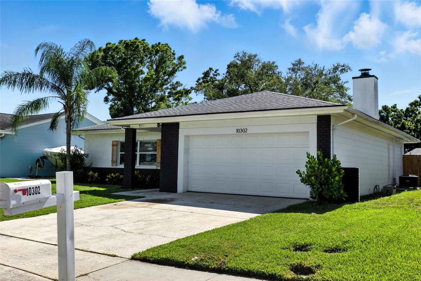 Listing photo id 2 for 10302 Oakhaven Drive