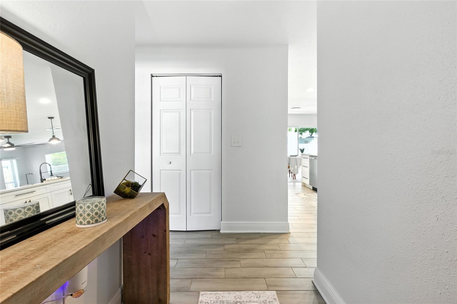 Listing photo id 3 for 10302 Oakhaven Drive
