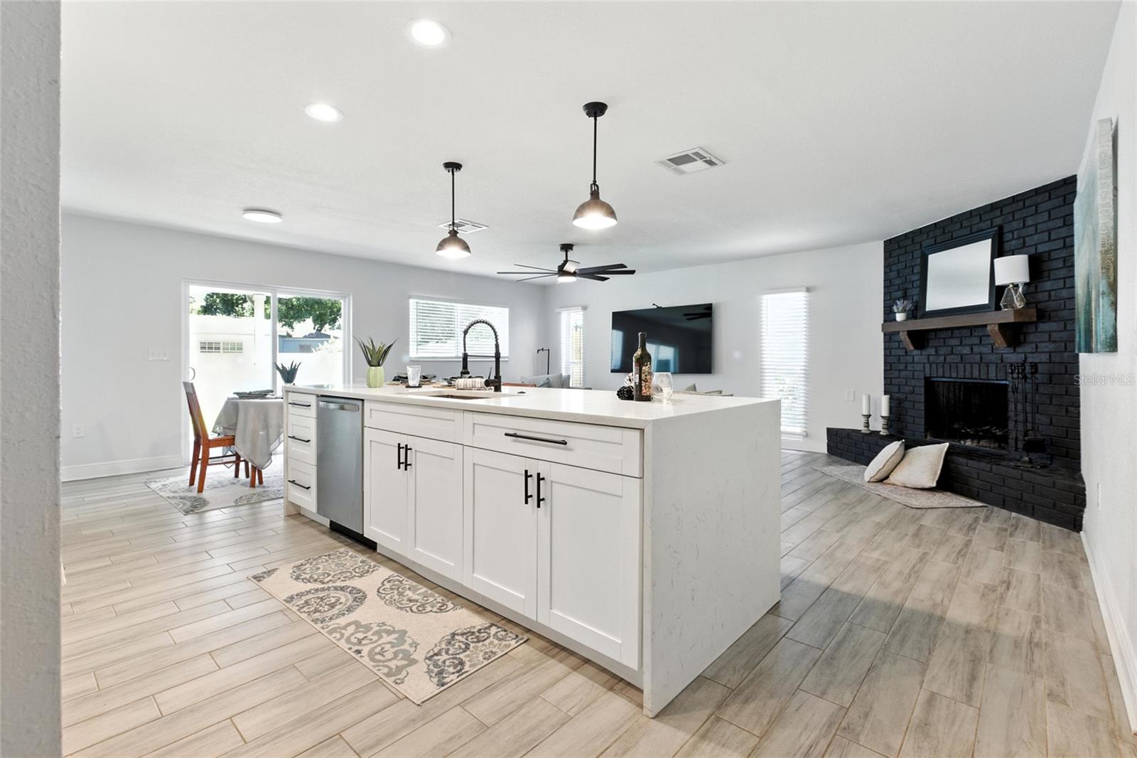 Listing photo id 5 for 10302 Oakhaven Drive