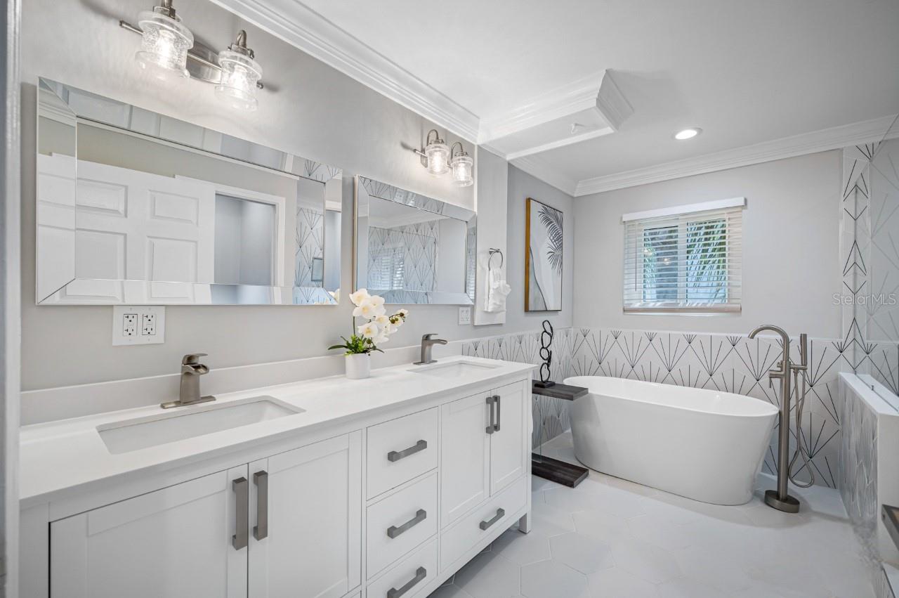 Image 13 of 80 For 4545 Harbor Hills Drive