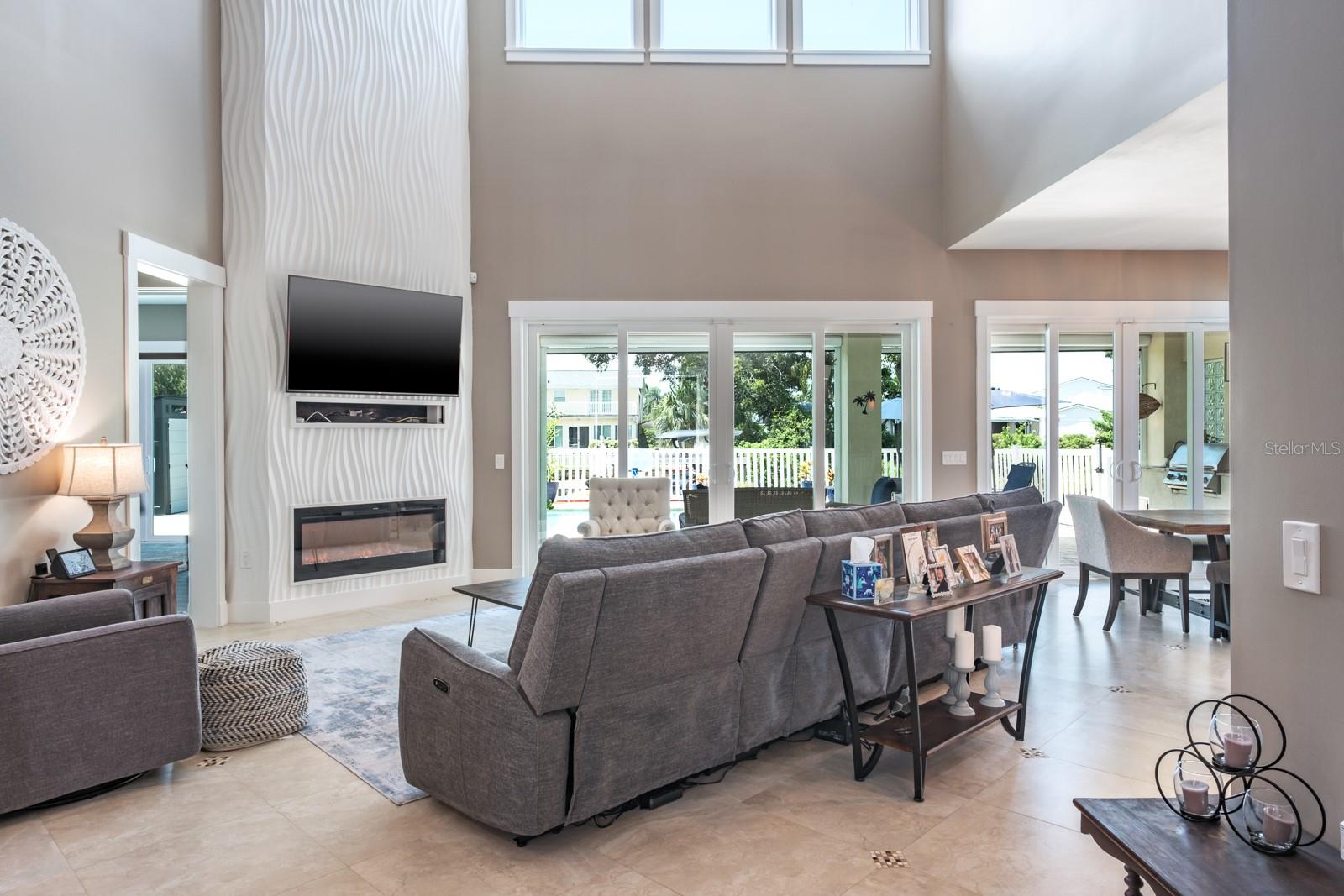 Listing photo id 15 for 10728 Dowry Avenue