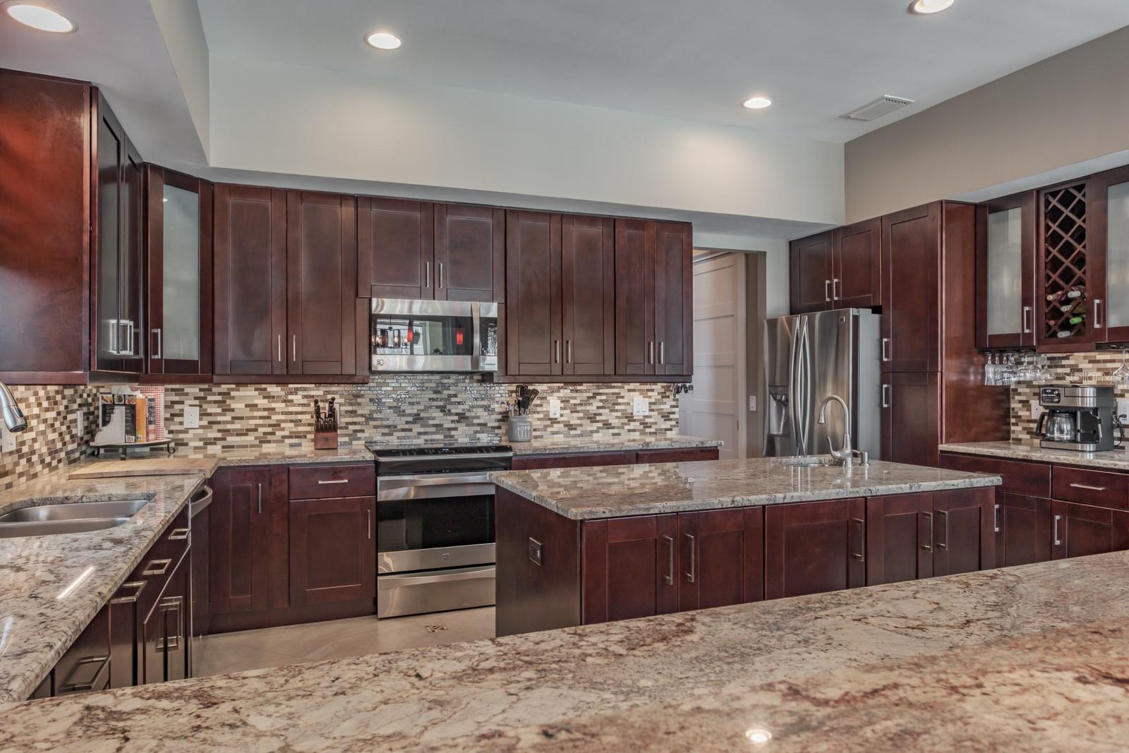 Listing photo id 18 for 10728 Dowry Avenue