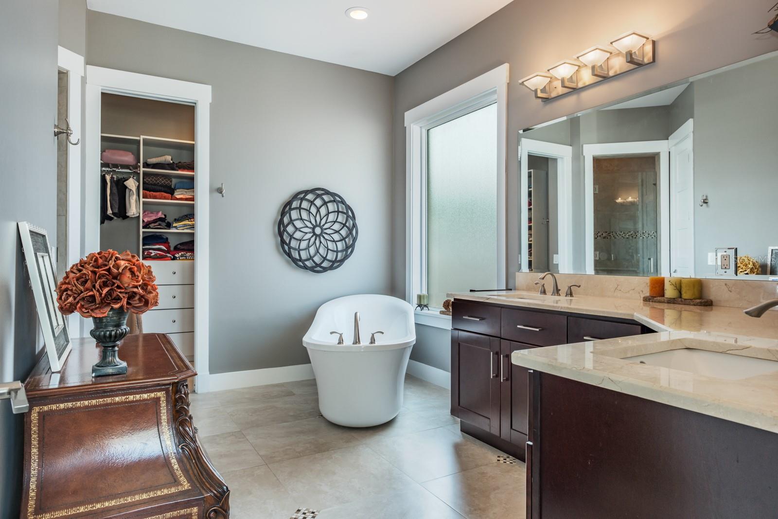 Listing photo id 32 for 10728 Dowry Avenue