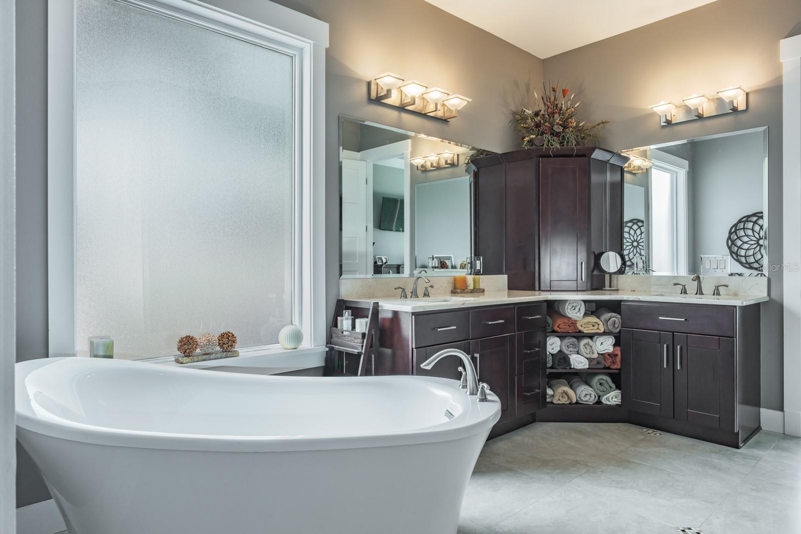 Listing photo id 33 for 10728 Dowry Avenue