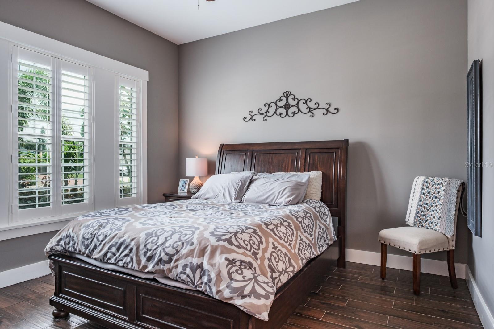 Listing photo id 37 for 10728 Dowry Avenue