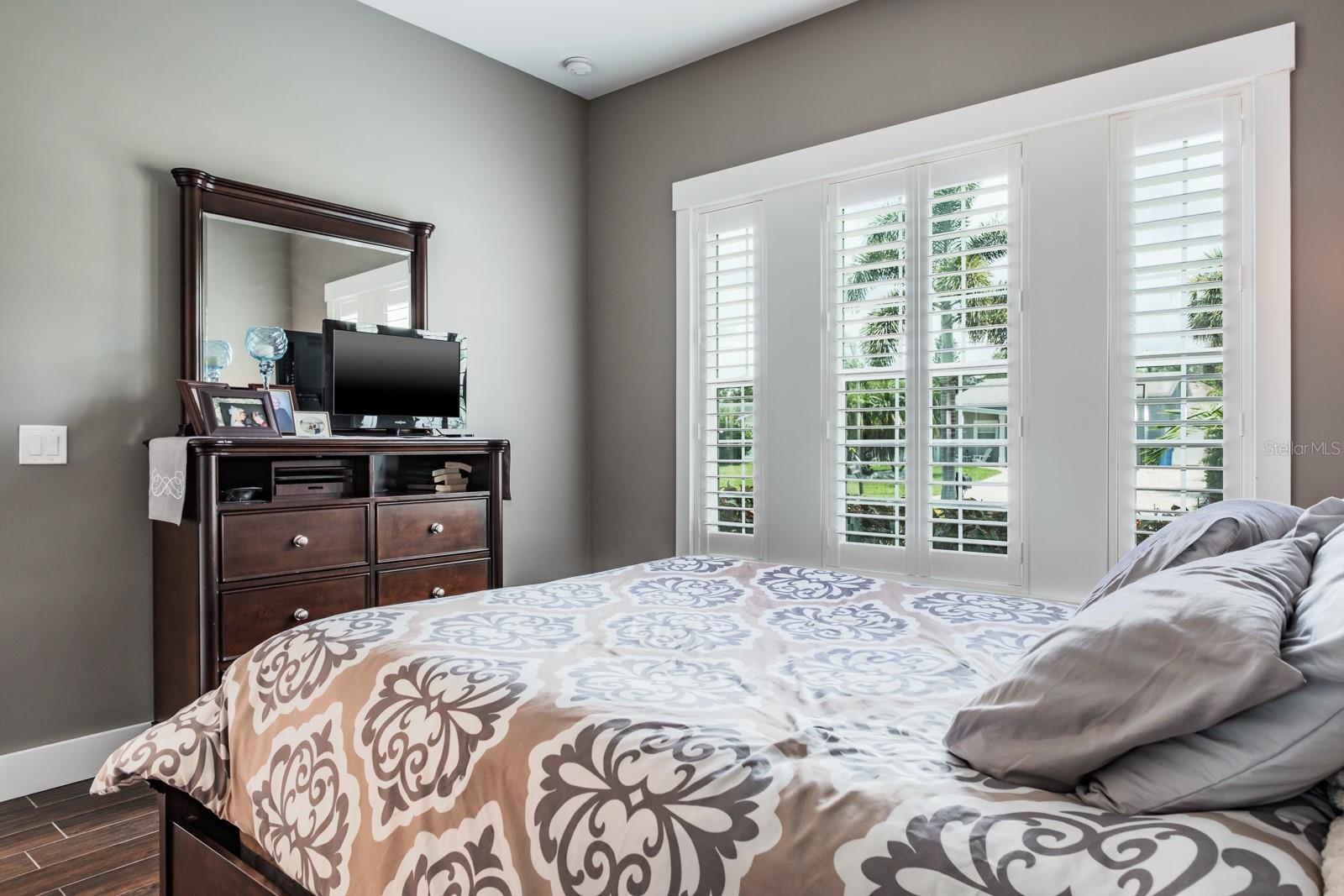 Listing photo id 38 for 10728 Dowry Avenue