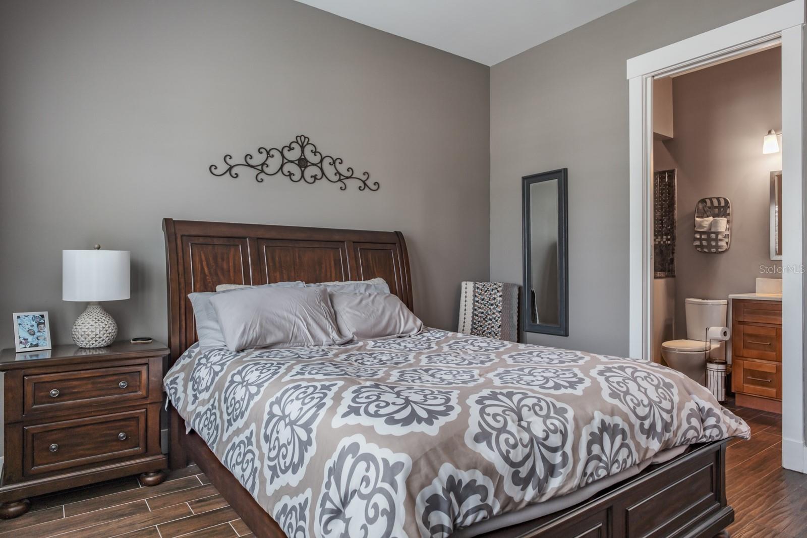 Listing photo id 39 for 10728 Dowry Avenue