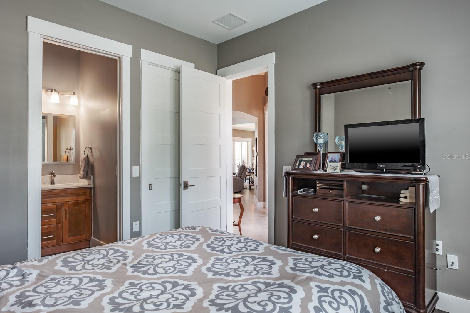 Listing photo id 40 for 10728 Dowry Avenue