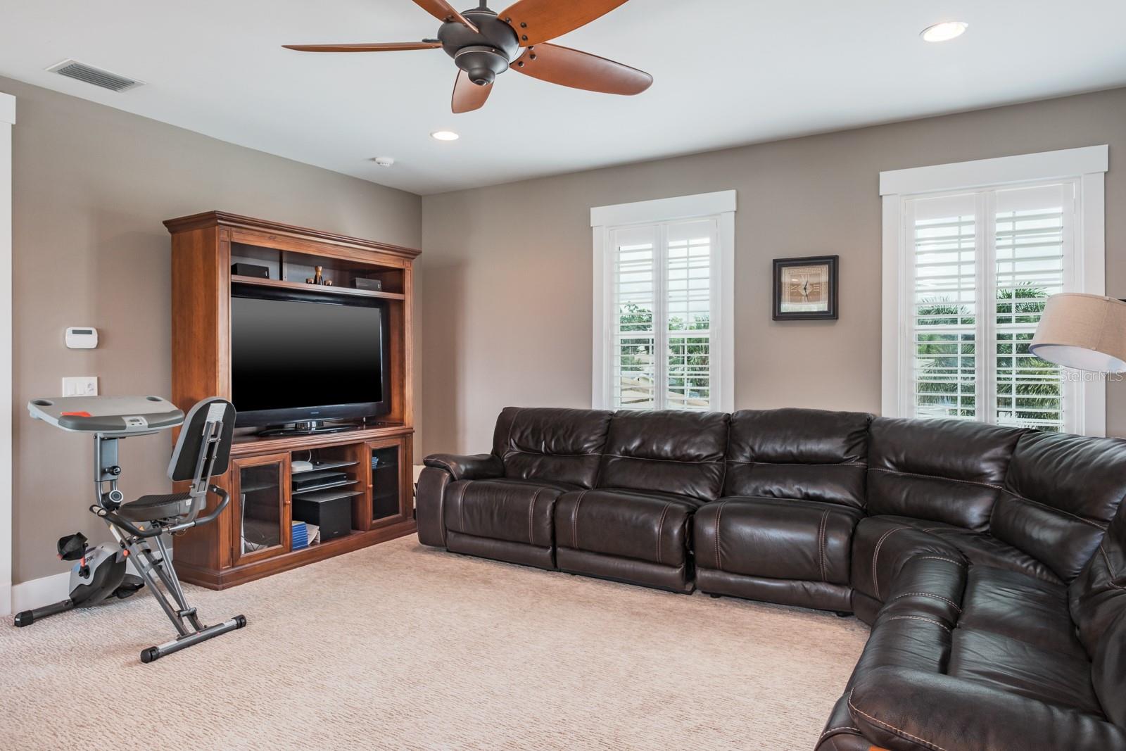 Listing photo id 45 for 10728 Dowry Avenue