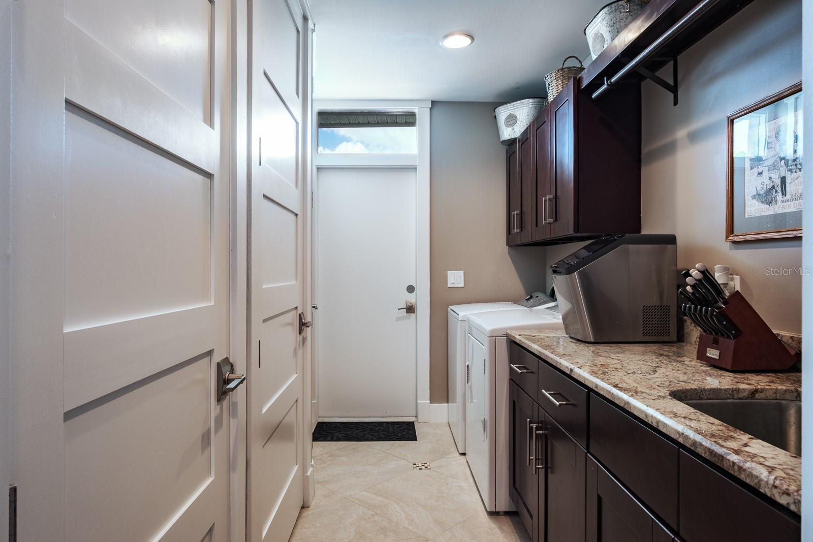 Listing photo id 56 for 10728 Dowry Avenue
